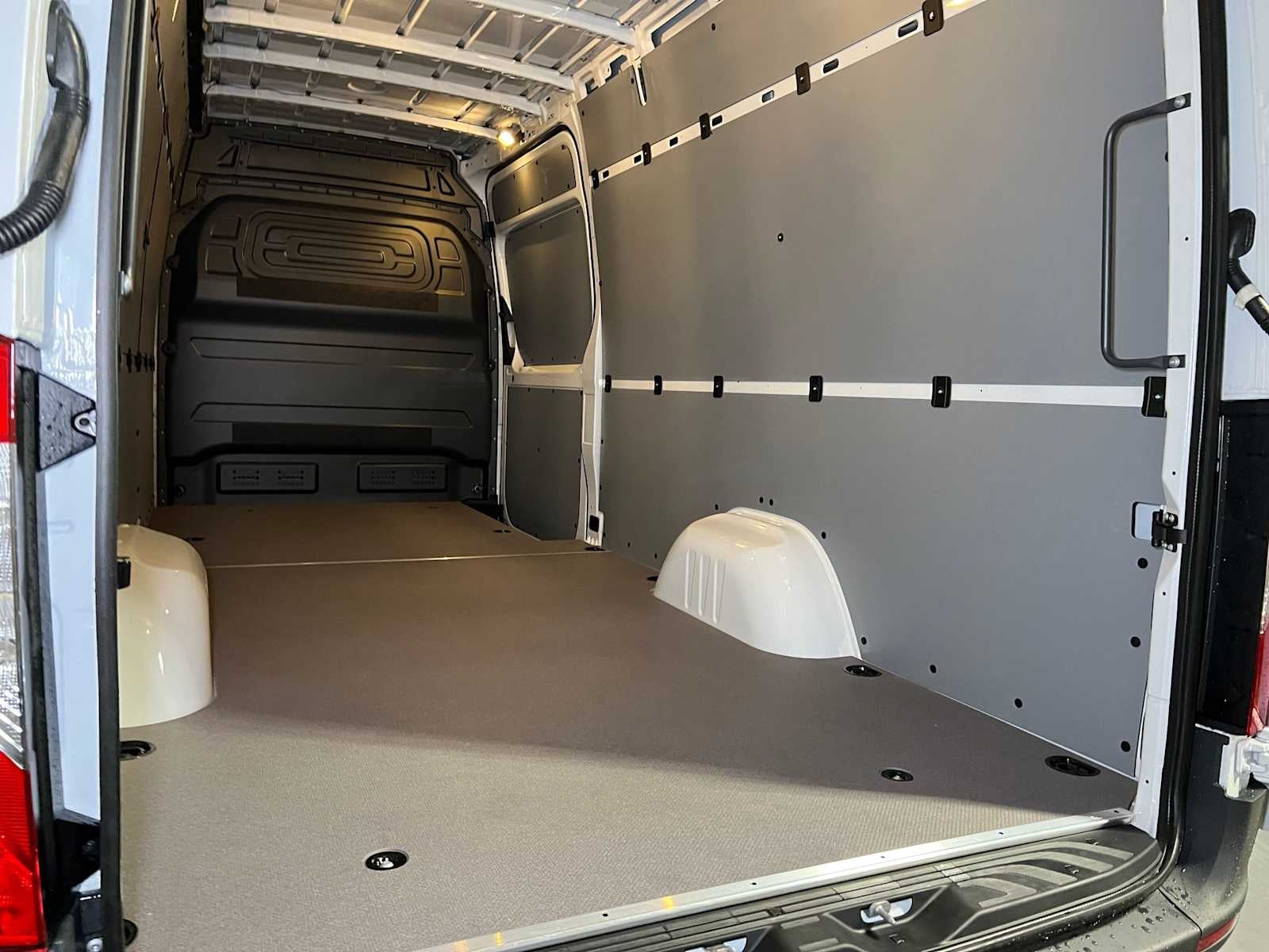 2027 Mercedes-Benz Sprinter Cargo 2500 High Roof I4 Diesel 170 RWD