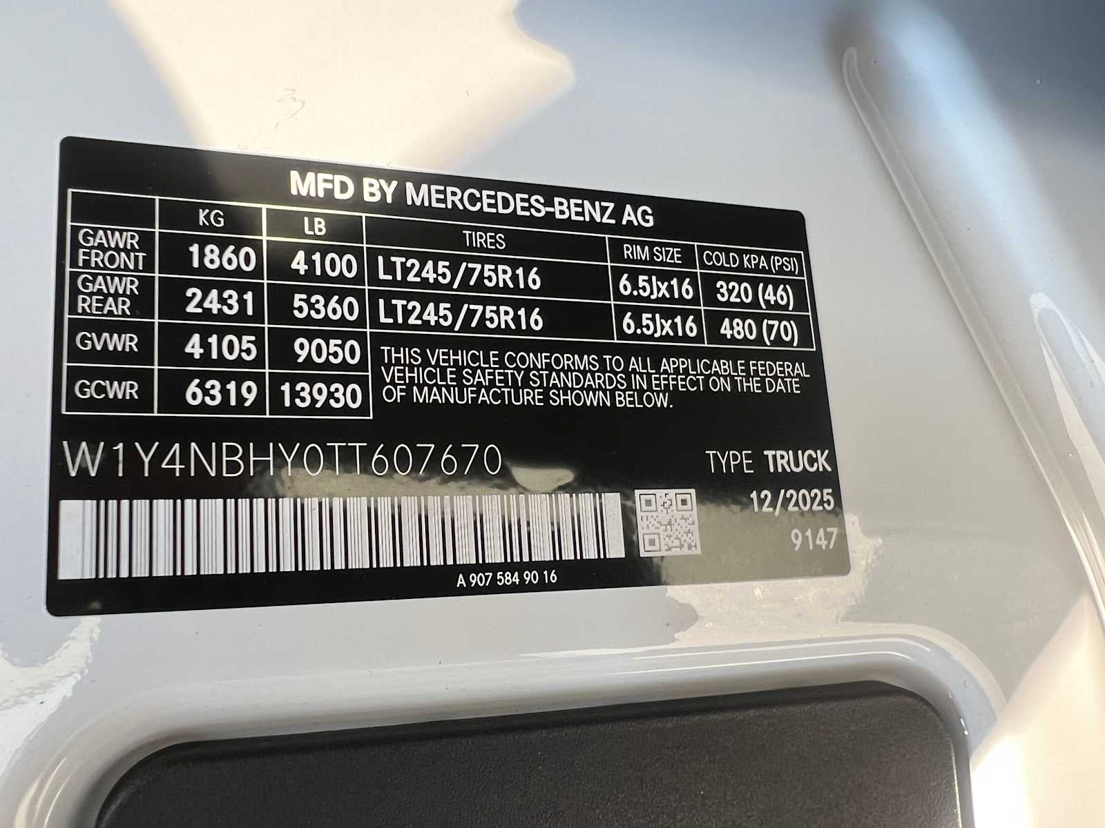 2026 Mercedes-Benz Sprinter Cargo 2500 Standard Roof I4 Diesel HO 144 RWD