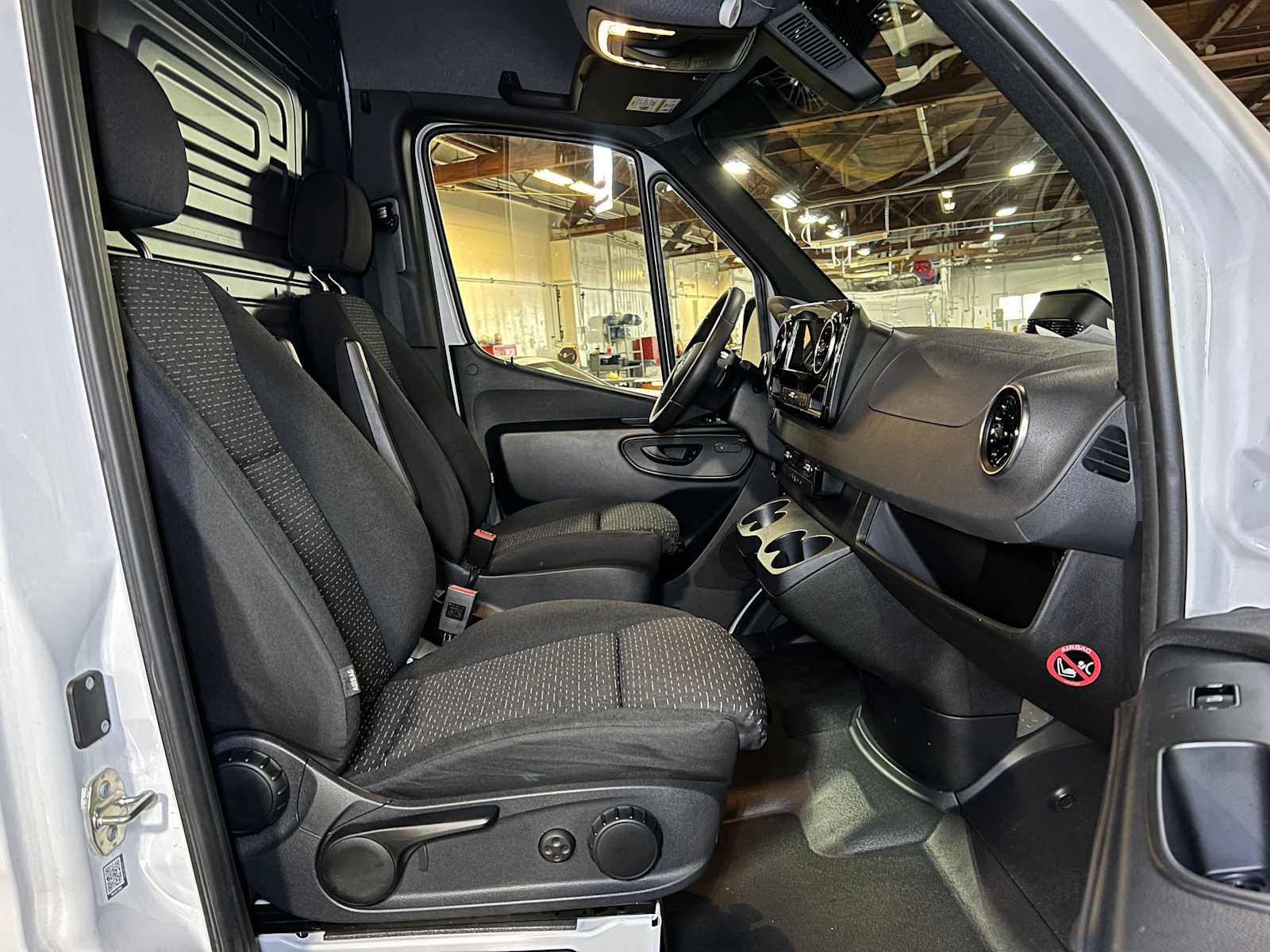 2025 Mercedes-Benz Sprinter Cargo Van 2500 Standard Roof I4 Diesel HO 144" RWD