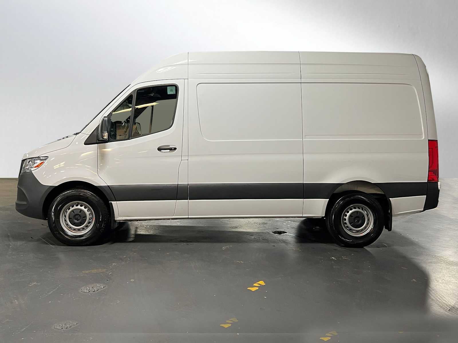 2025 Mercedes-Benz Sprinter Cargo Van 2500 Standard Roof I4 Diesel HO 144" RWD