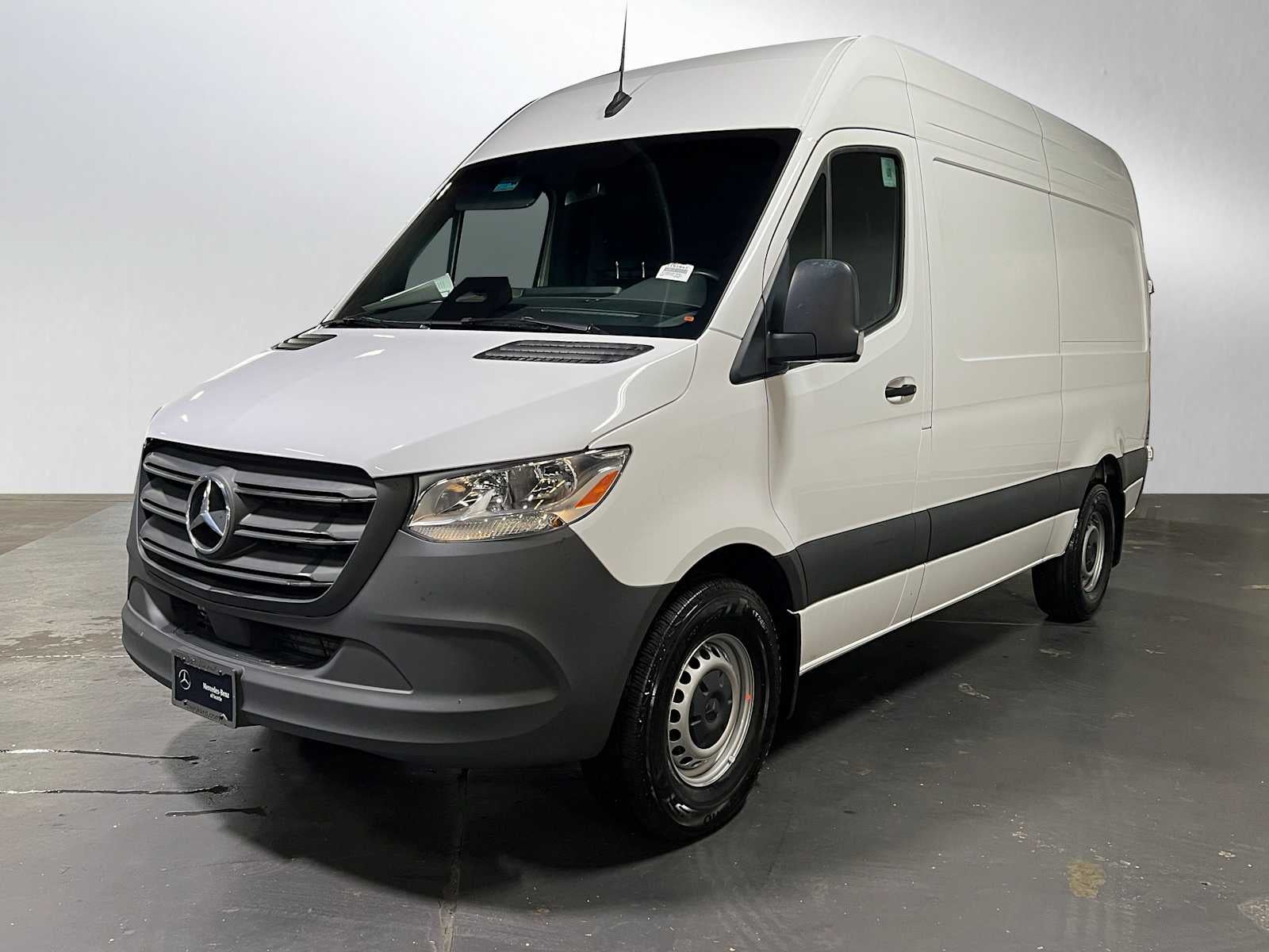 2025 Mercedes-Benz Sprinter Cargo Van 2500 Standard Roof I4 Diesel HO 144" RWD