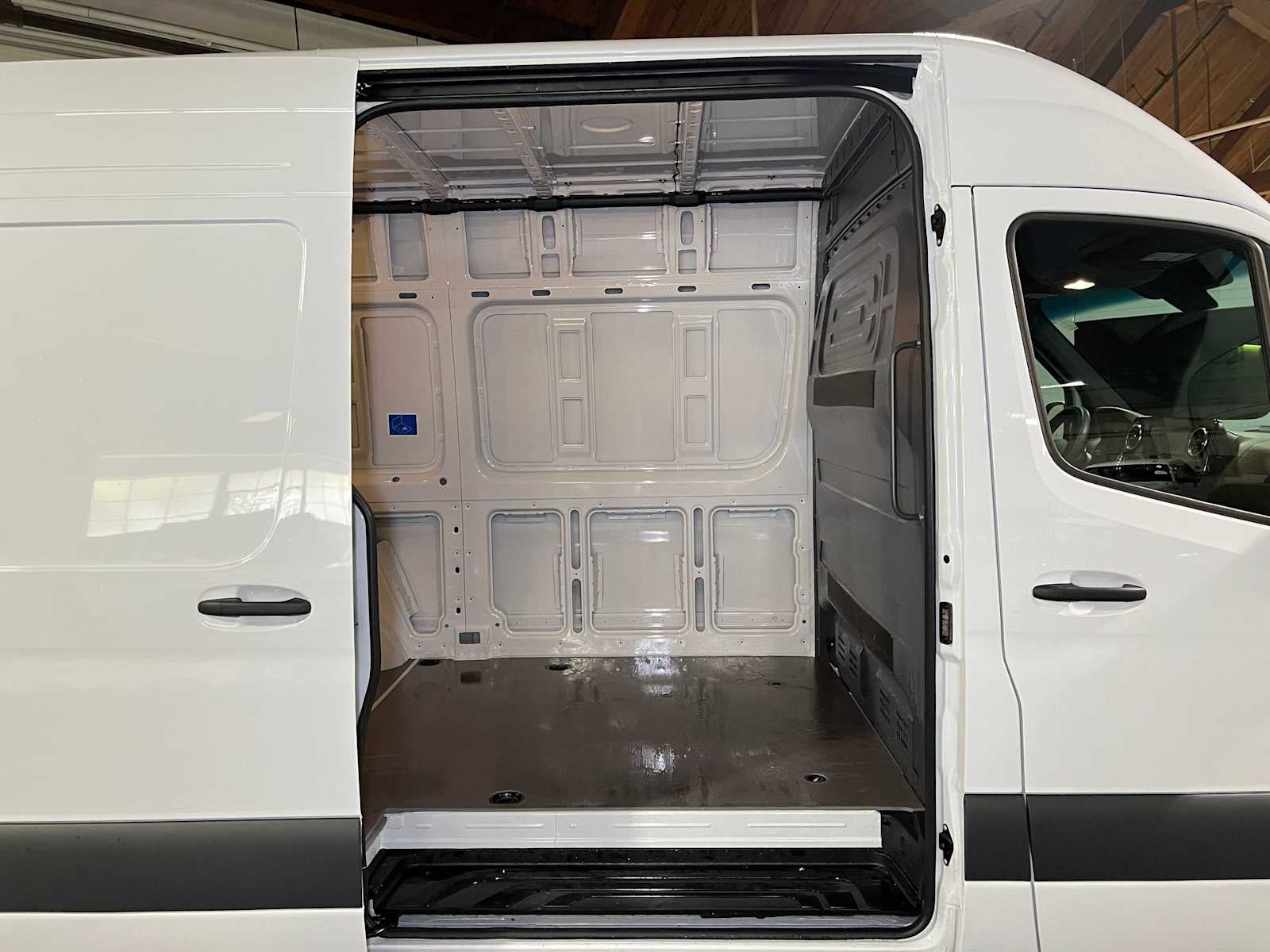 2026 Mercedes-Benz Sprinter Cargo 2500 Standard Roof I4 Diesel HO 144 RWD