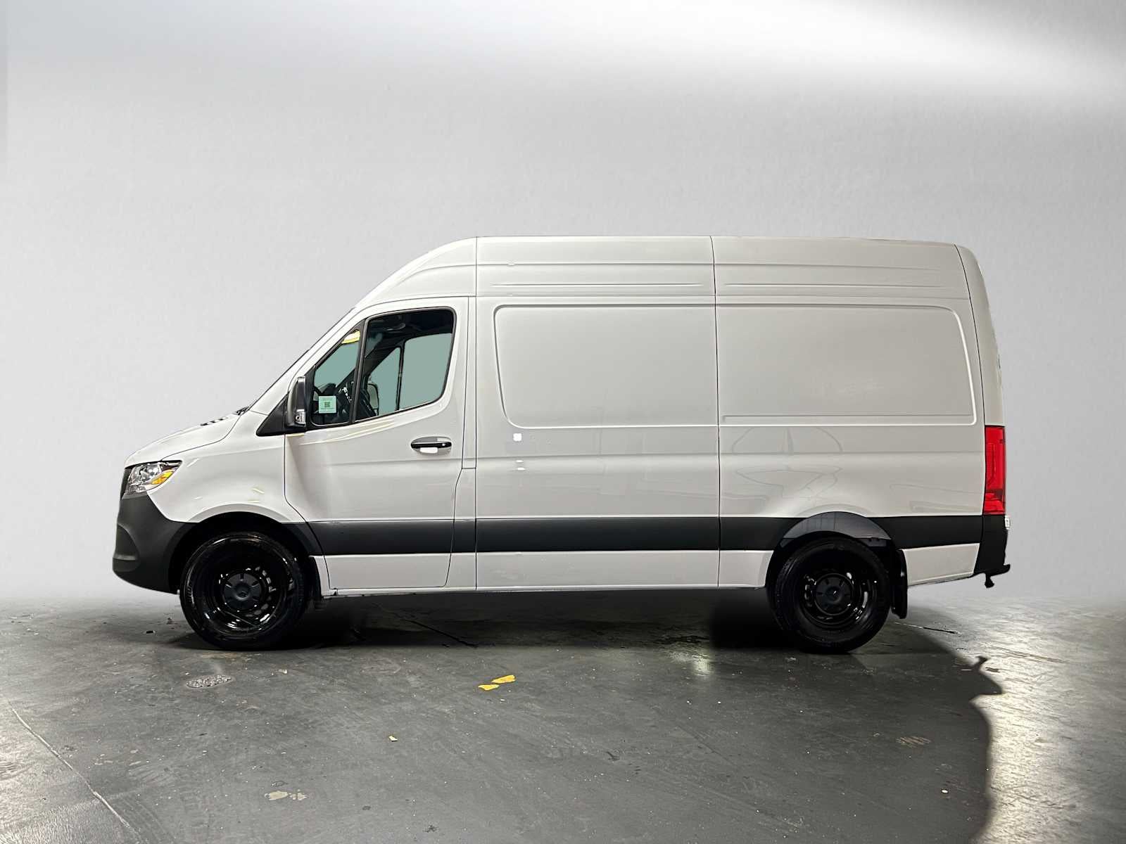 2026 Mercedes-Benz Sprinter Cargo 2500 Standard Roof I4 Diesel HO 144 RWD