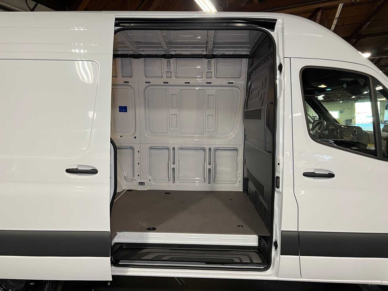 2026 Mercedes-Benz Sprinter Cargo 2500 Standard Roof I4 Diesel HO 144 RWD