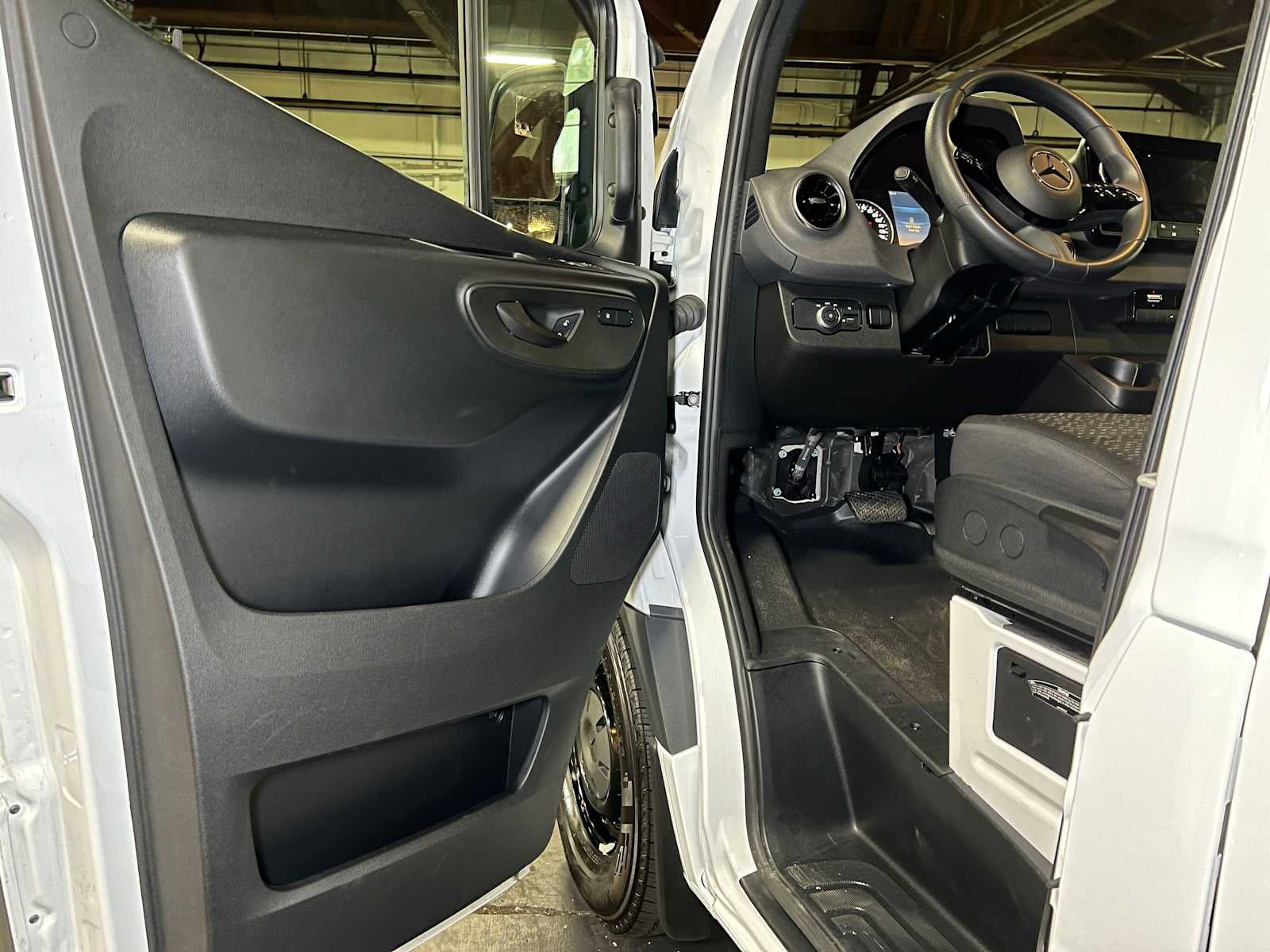 2026 Mercedes-Benz Sprinter Cargo 2500 Standard Roof I4 Diesel HO 144 RWD