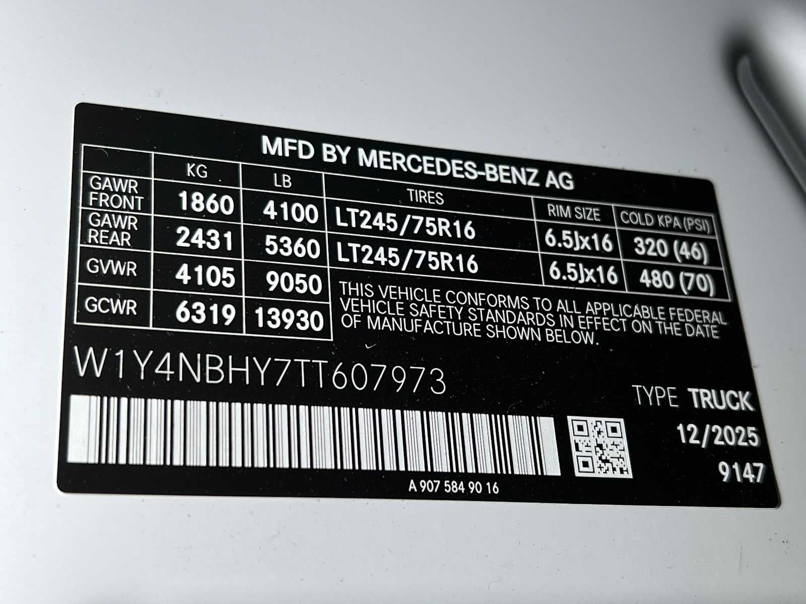 2026 Mercedes-Benz Sprinter Cargo 2500 Standard Roof I4 Diesel HO 144 RWD