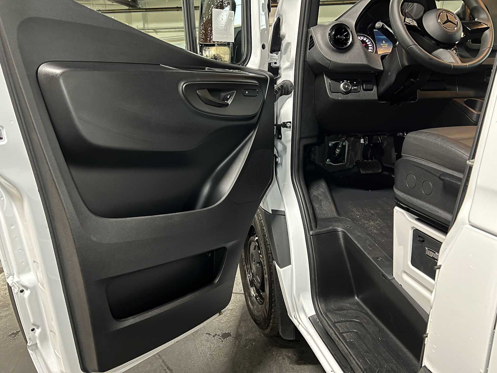 2025 Mercedes-Benz Sprinter Cargo Van 2500 Standard Roof I4 Diesel HO 144 RWD