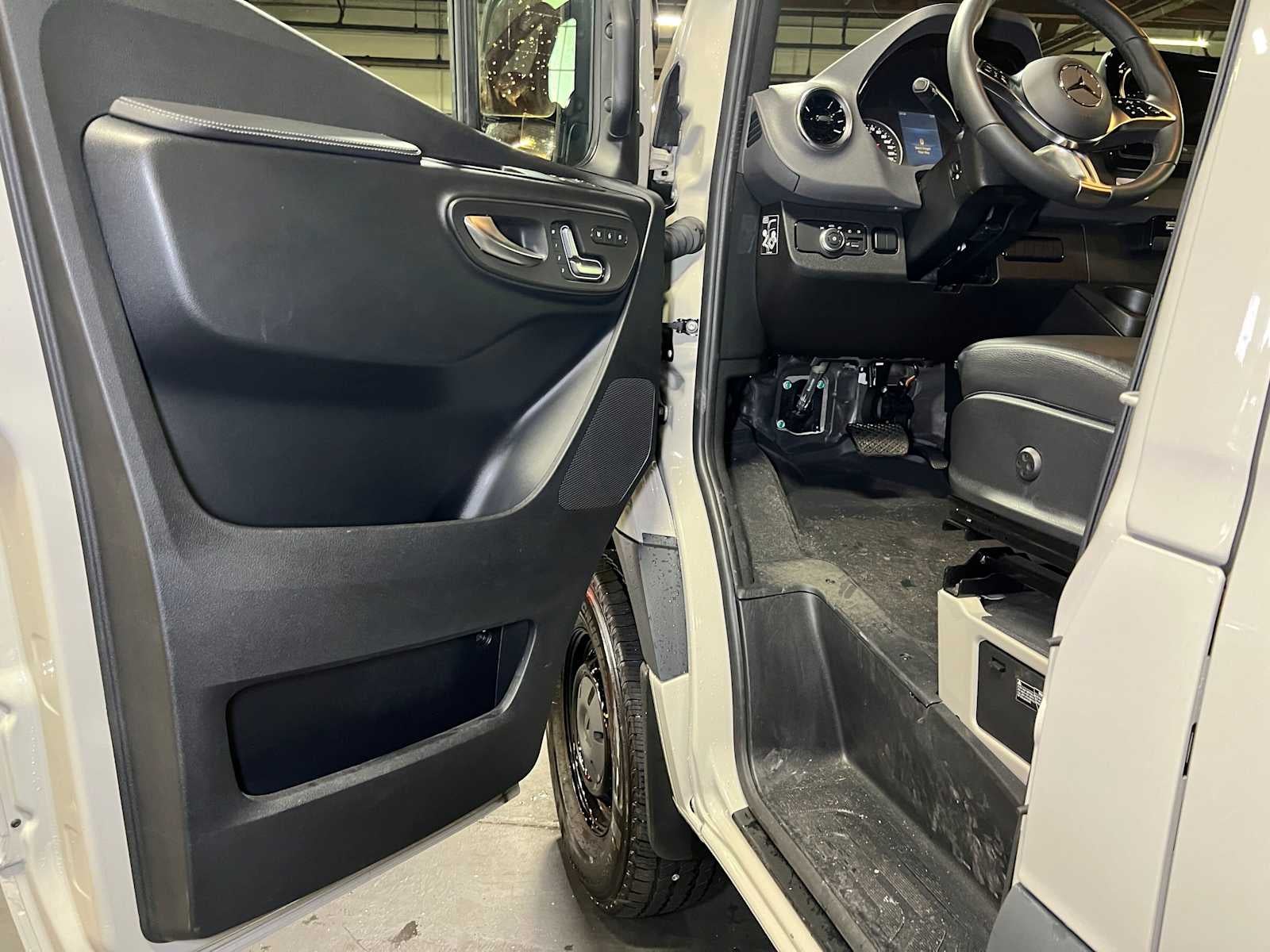 2026 Mercedes-Benz Sprinter Cargo 2500 Standard Roof I4 Diesel HO 144 AWD