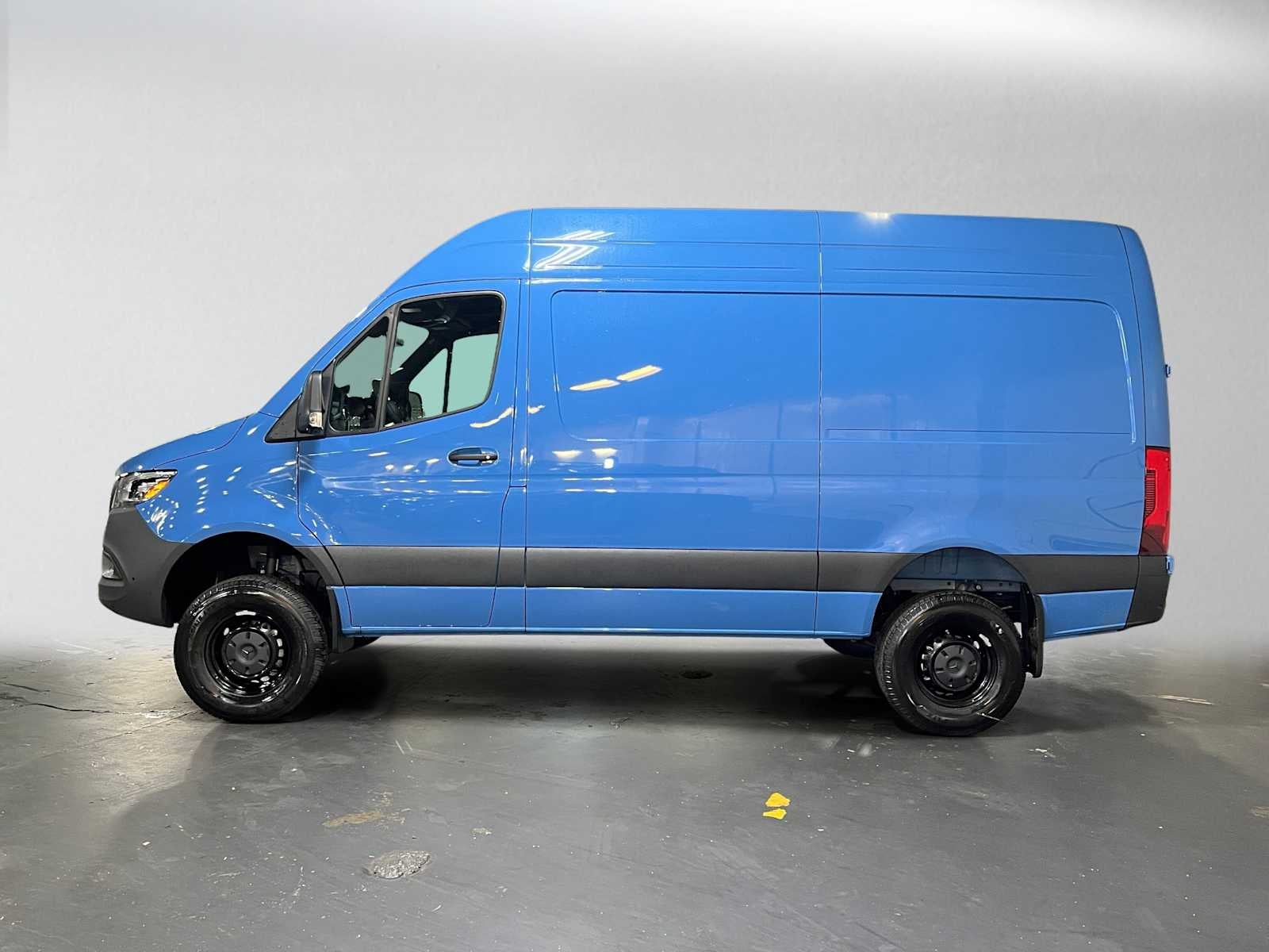 2027 Mercedes-Benz Sprinter Cargo 2500 Standard Roof I4 Diesel HO 144 AWD
