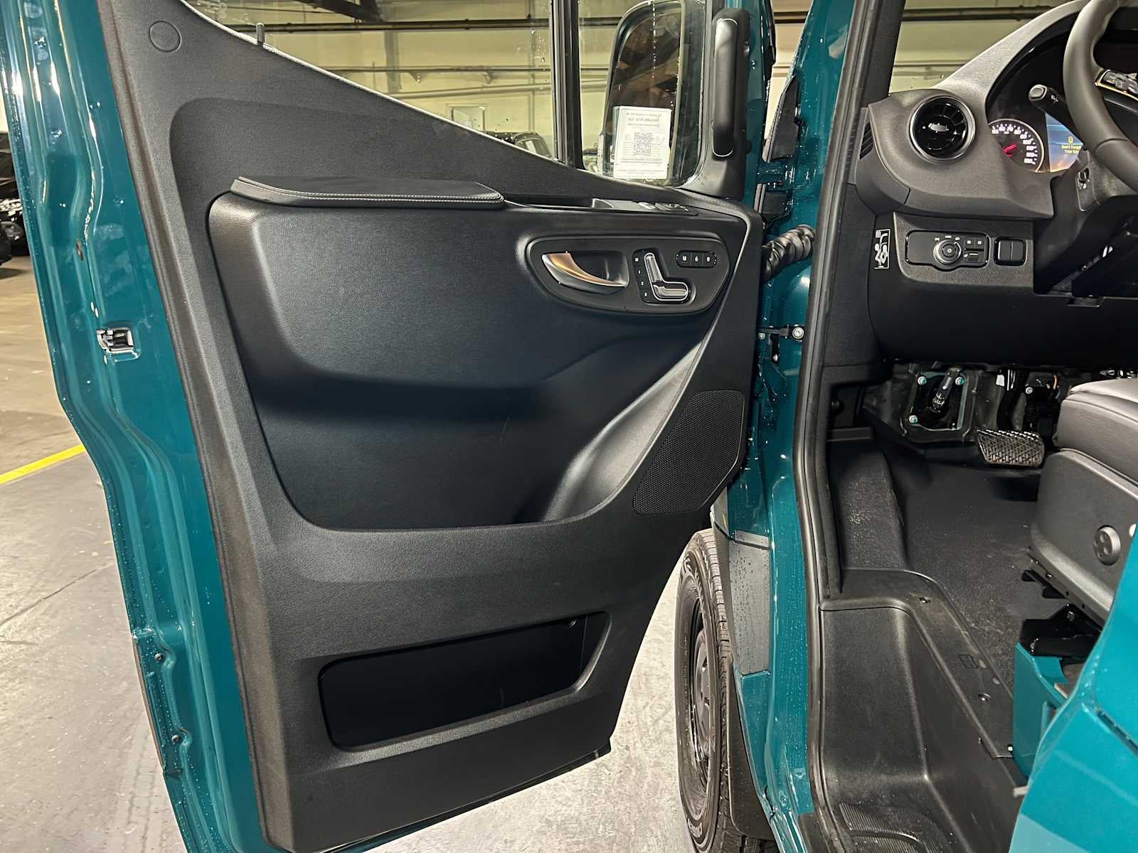 2026 Mercedes-Benz Sprinter Cargo Van 2500 Standard Roof I4 Diesel HO 144 AWD