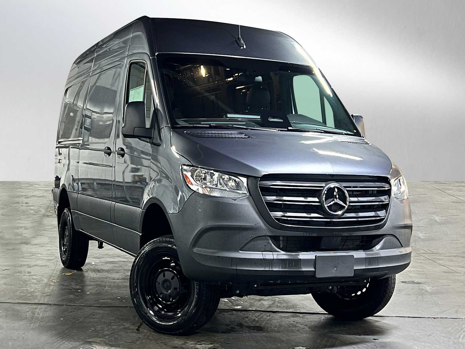 2025 Mercedes-Benz Sprinter 2500 144 WB HO Standard Roof 4x4's photo