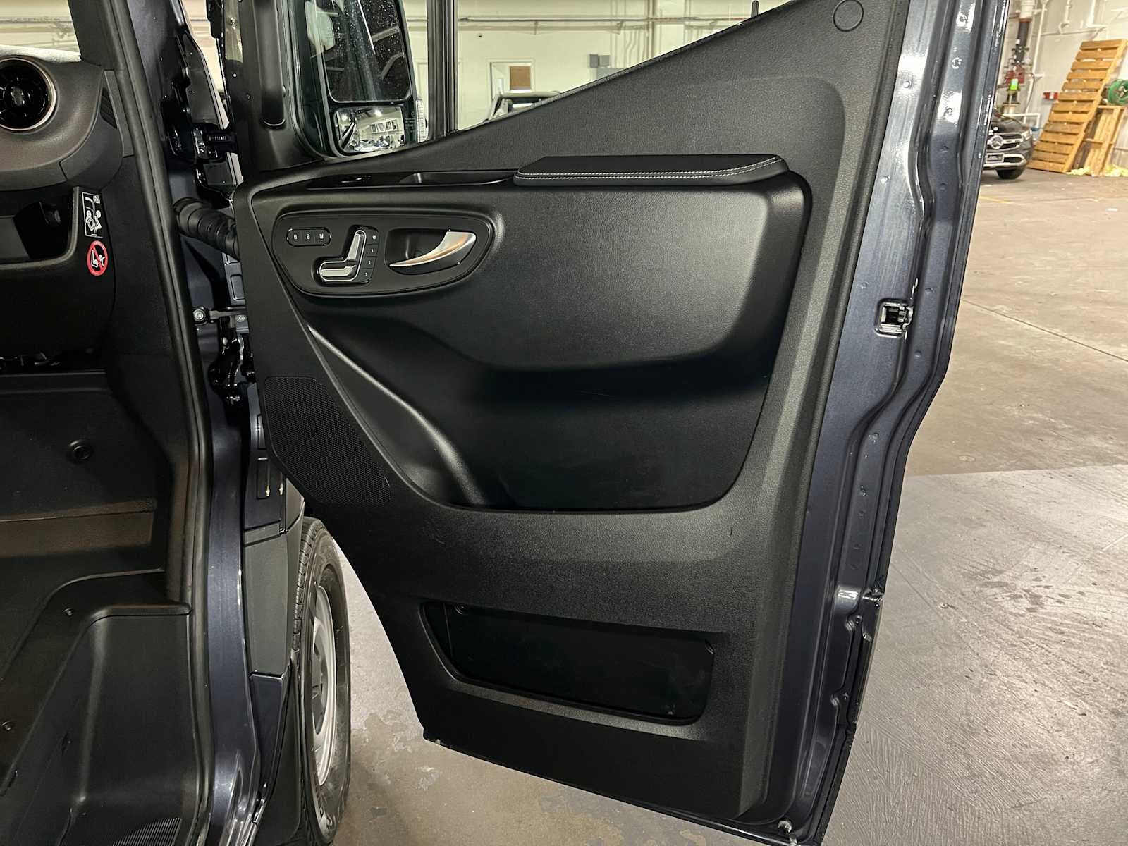 2026 Mercedes-Benz Sprinter 2500 Standard Roof I4 Diesel HO 144 AWD