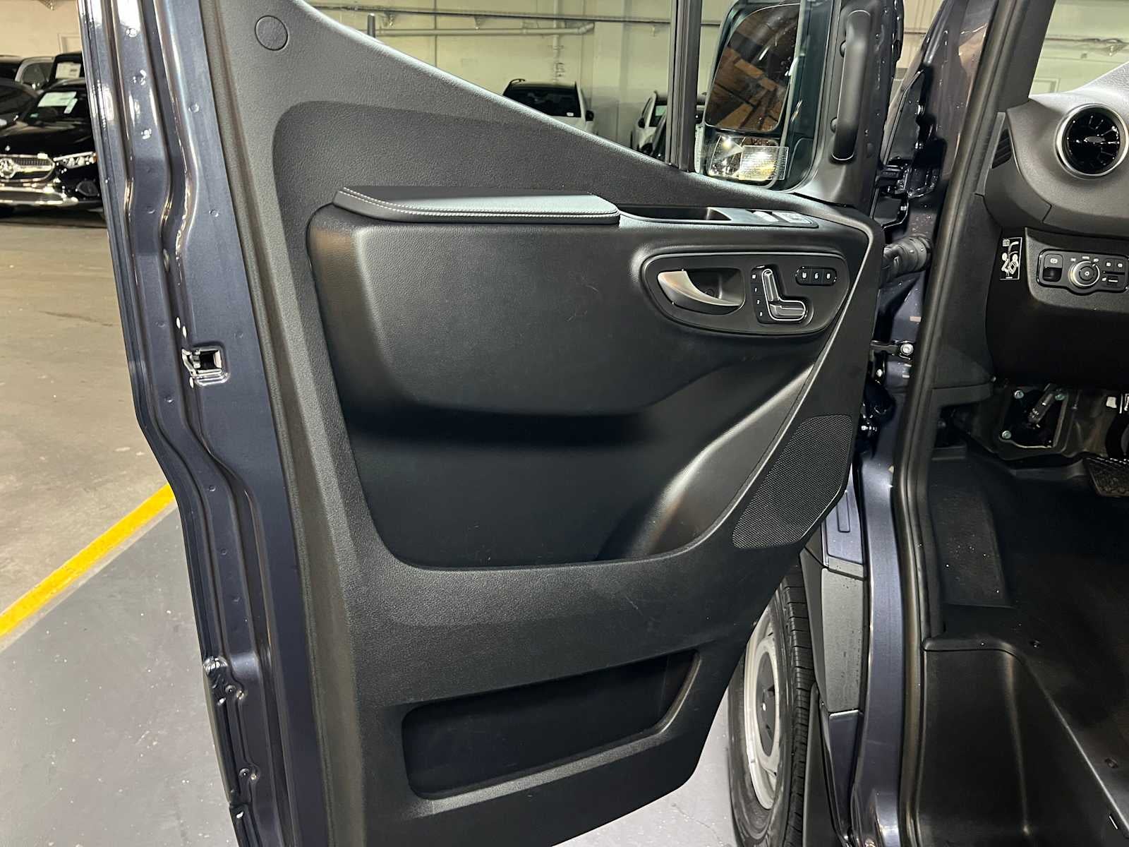 2026 Mercedes-Benz Sprinter 2500 Standard Roof I4 Diesel HO 144 AWD