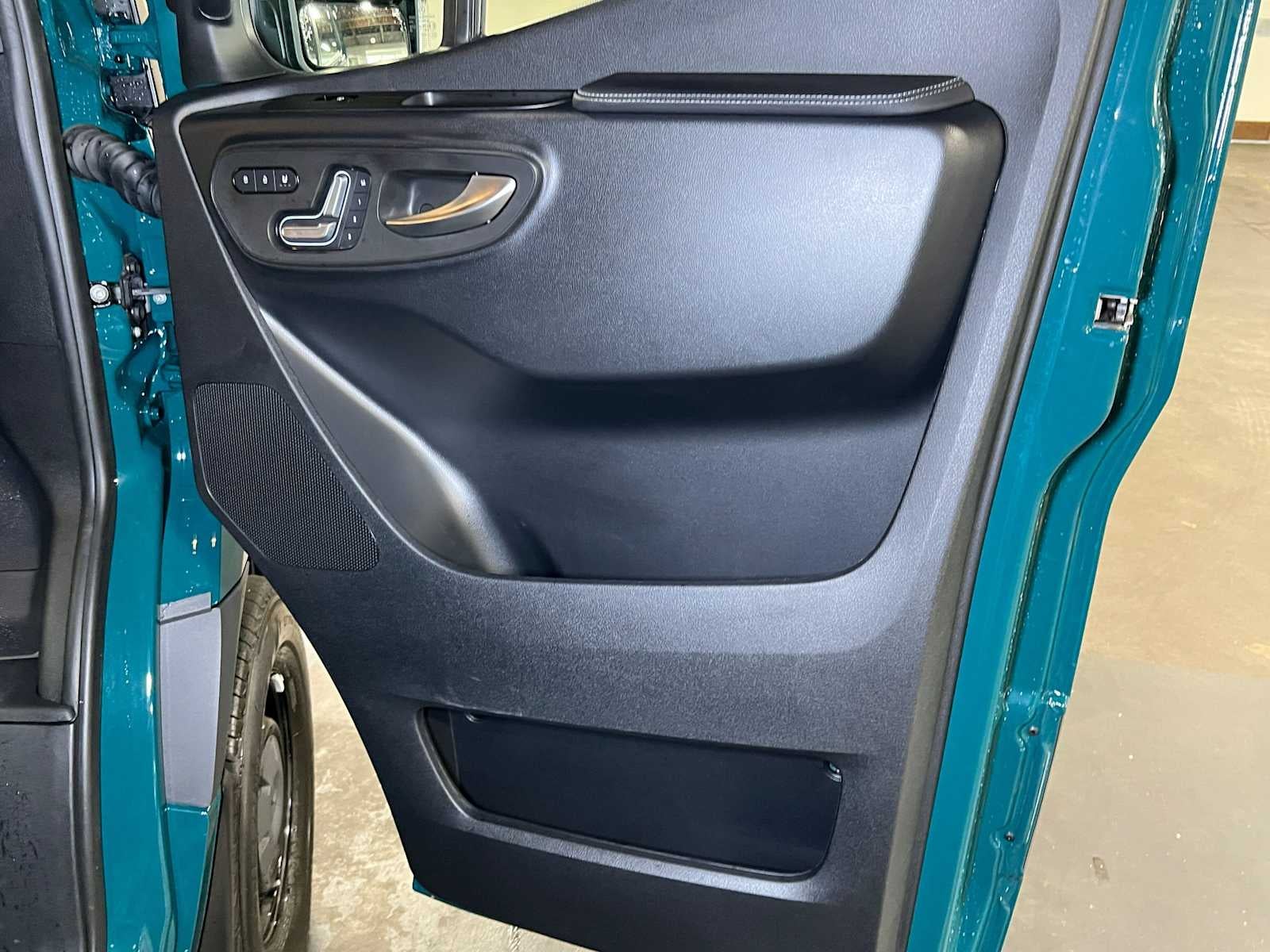 2026 Mercedes-Benz Sprinter 2500 Standard Roof I4 Diesel HO 144 AWD