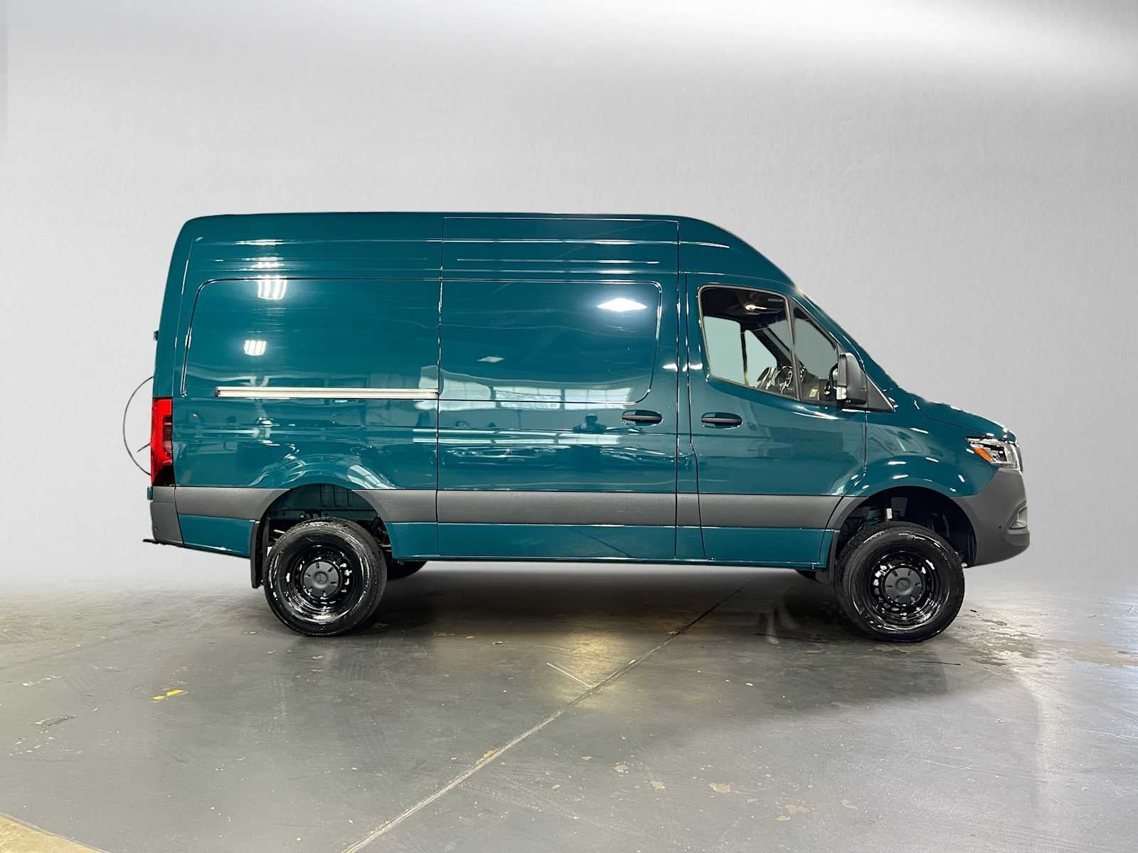 2026 Mercedes-Benz Sprinter 2500 Standard Roof I4 Diesel HO 144 AWD