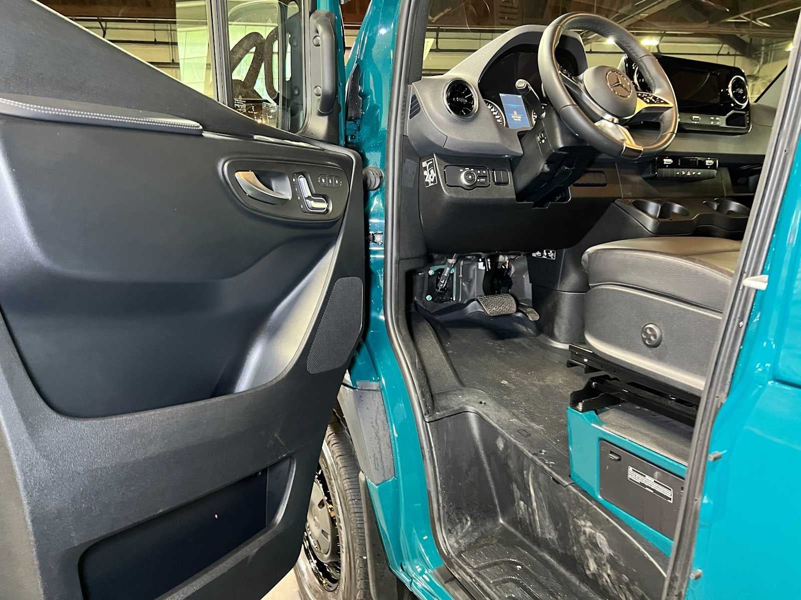 2026 Mercedes-Benz Sprinter 2500 Standard Roof I4 Diesel HO 144 AWD