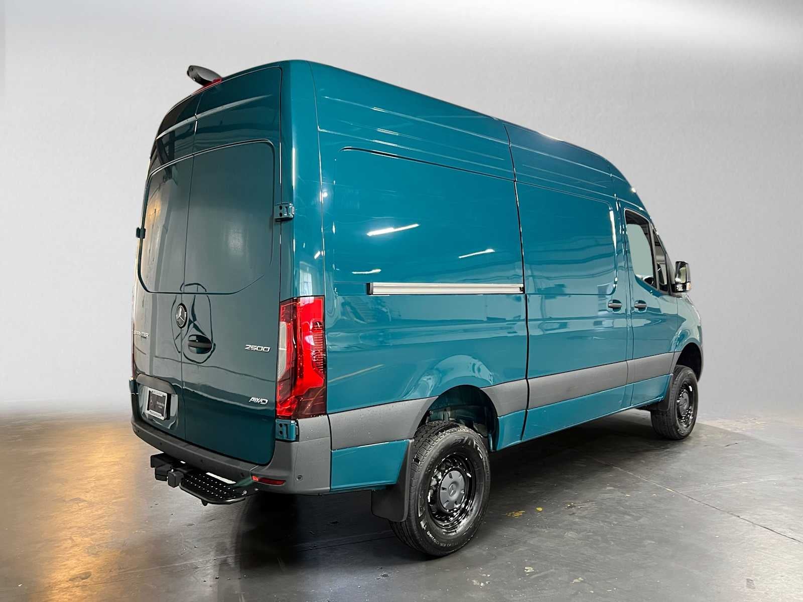 2026 Mercedes-Benz Sprinter 2500 Standard Roof I4 Diesel HO 144 AWD
