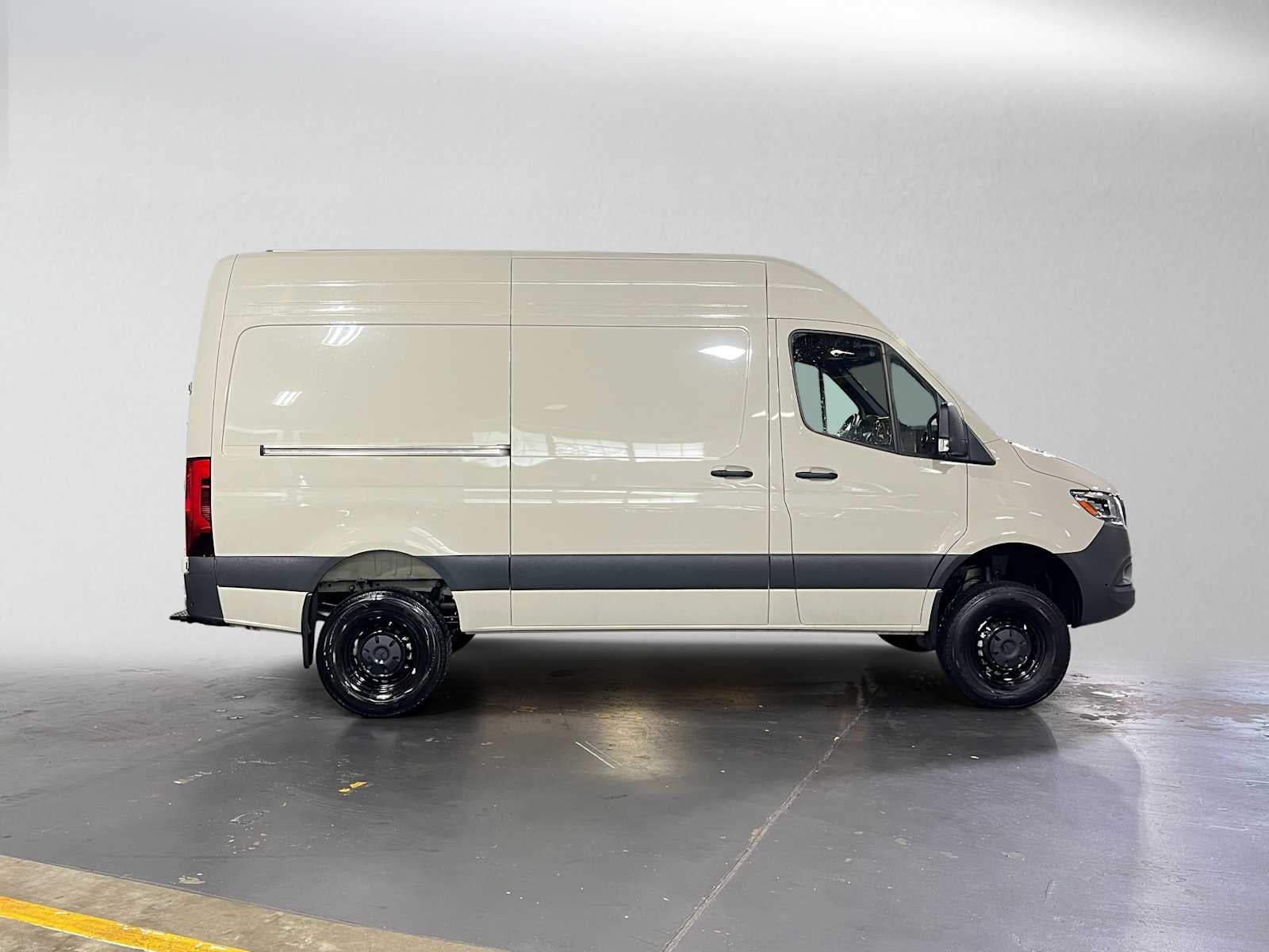 2026 Mercedes-Benz Sprinter 2500 Standard Roof I4 Diesel HO 144 AWD