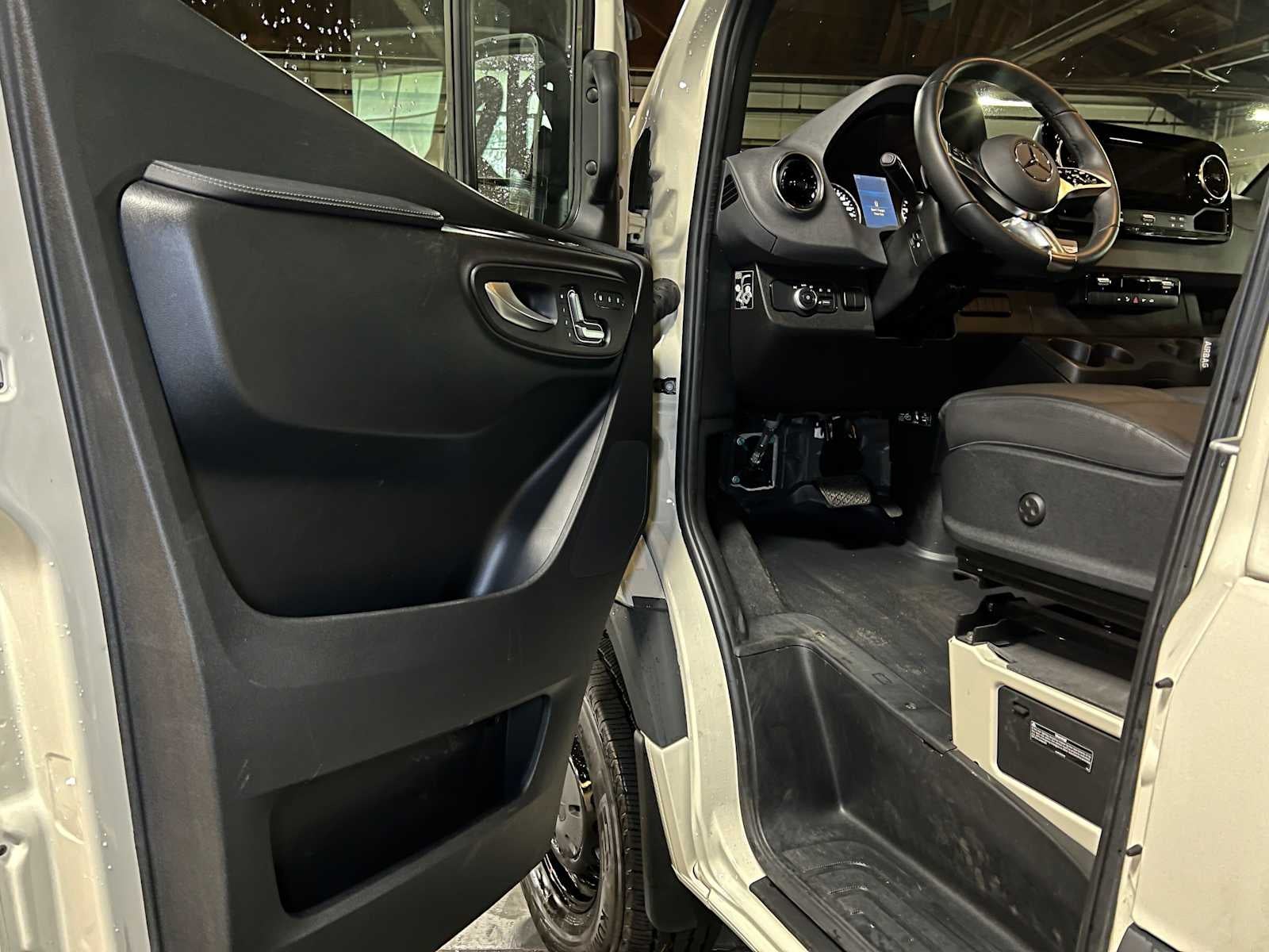 2026 Mercedes-Benz Sprinter 2500 Standard Roof I4 Diesel HO 144 AWD