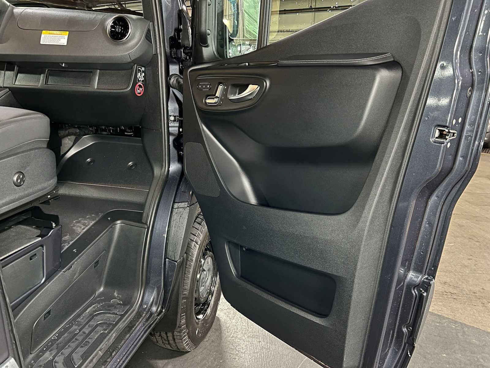 2026 Mercedes-Benz Sprinter 2500 Standard Roof I4 Diesel HO 144 AWD