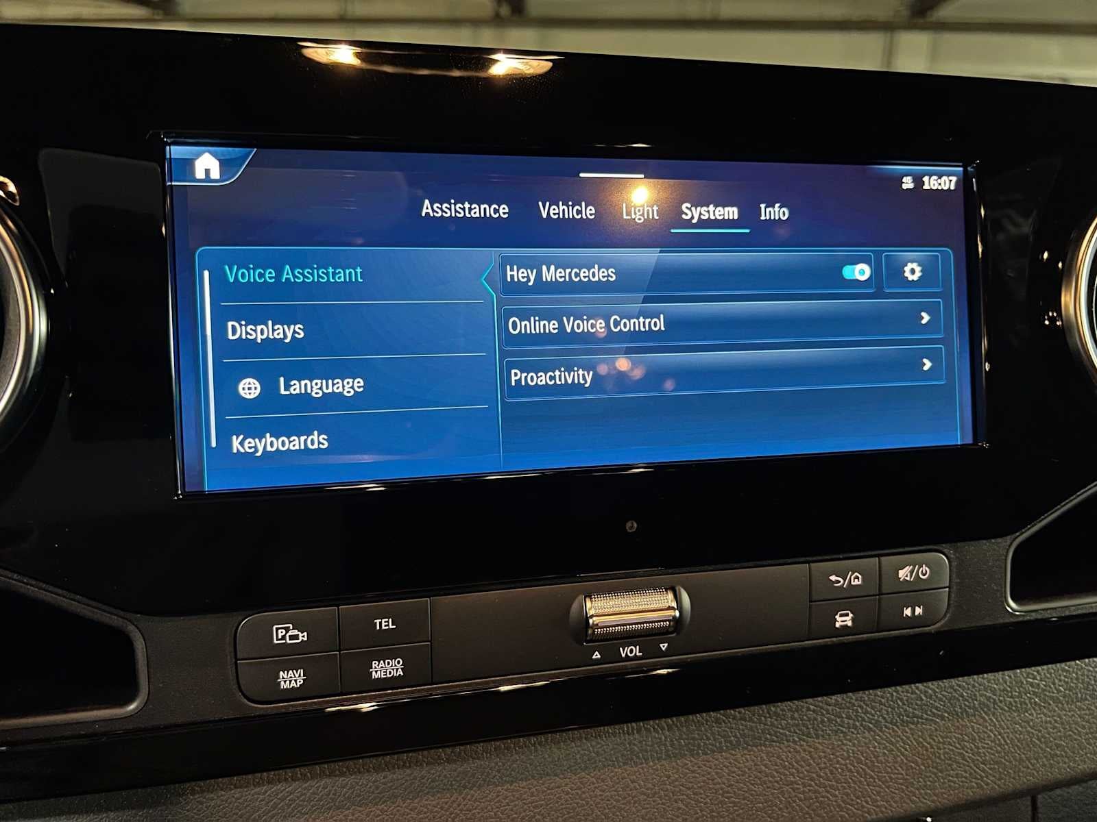 2026 Mercedes-Benz Sprinter 2500 Standard Roof I4 Diesel HO 144 AWD