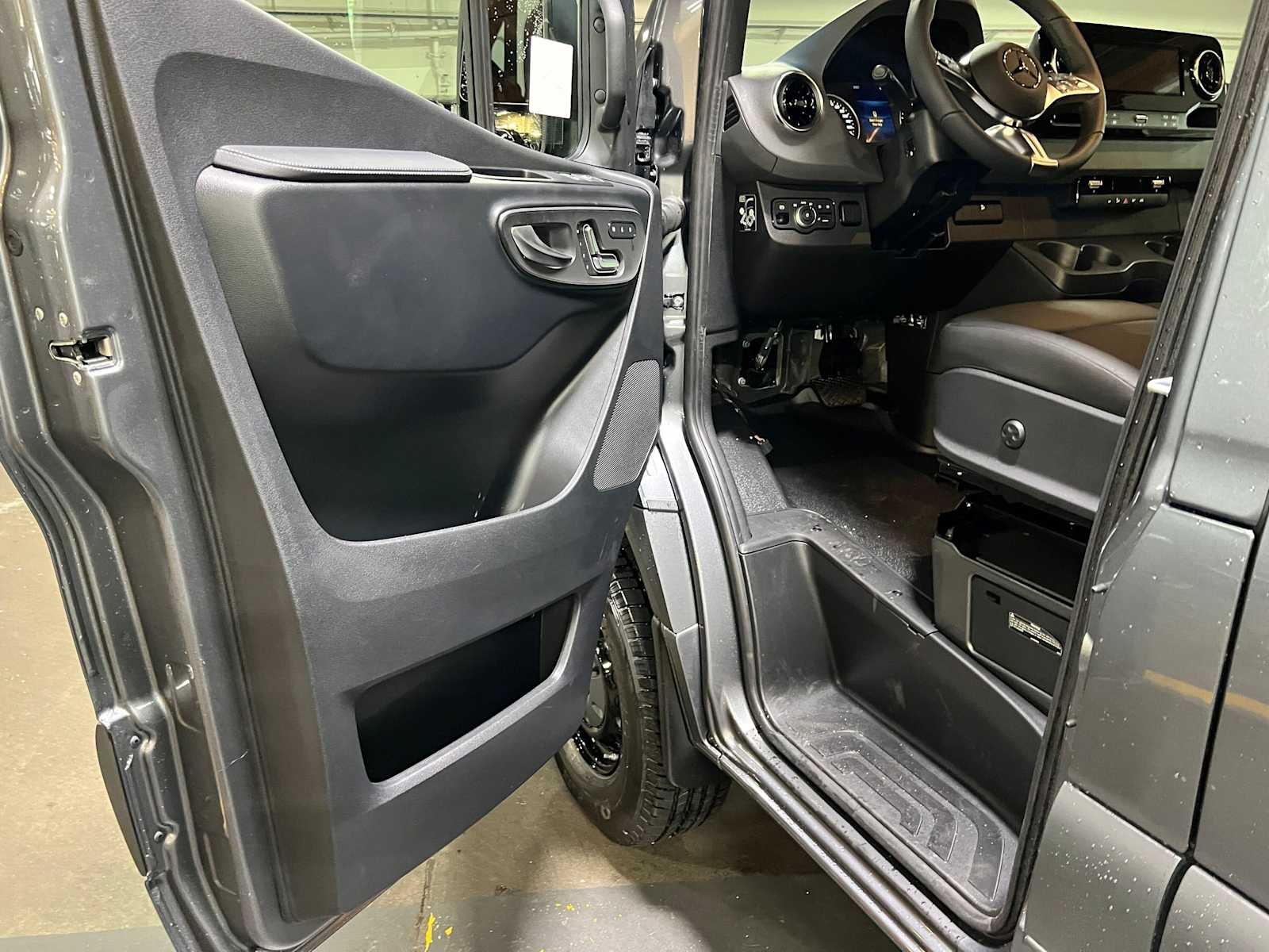 2026 Mercedes-Benz Sprinter Cargo 2500 Standard Roof I4 Diesel HO 144 AWD