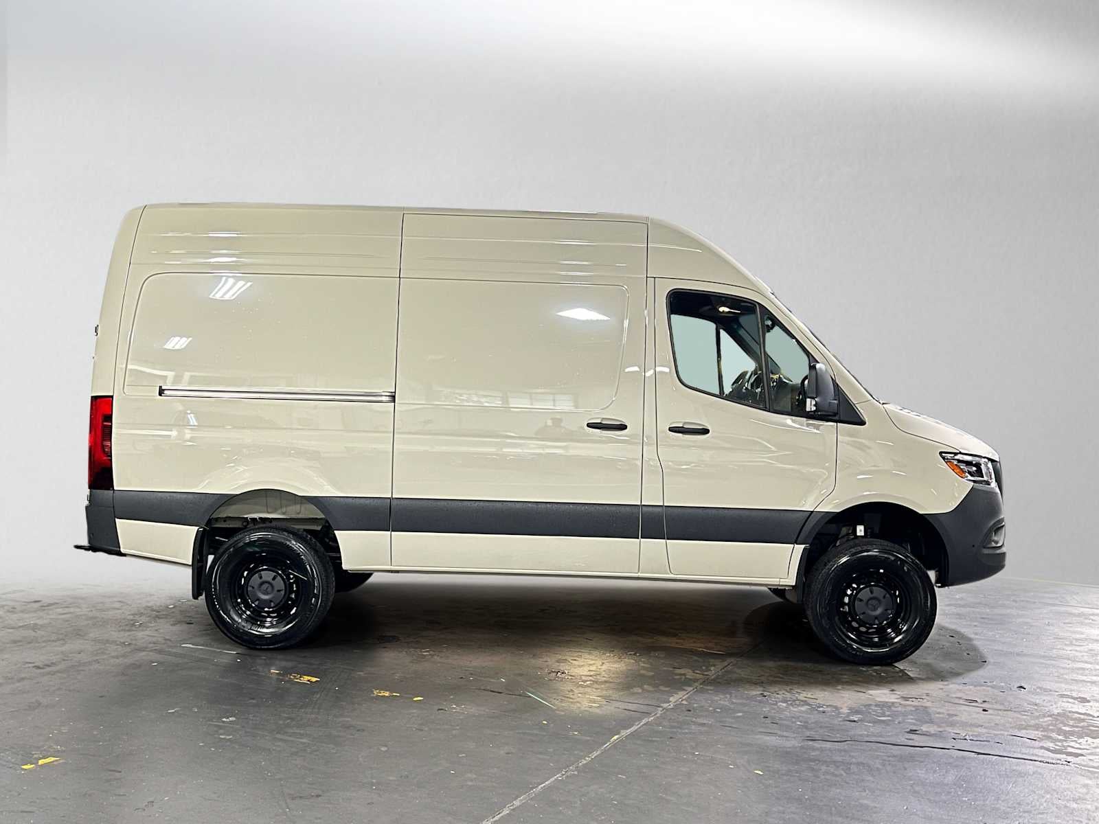 2026 Mercedes-Benz Sprinter 2500 Standard Roof I4 Diesel HO 144 AWD