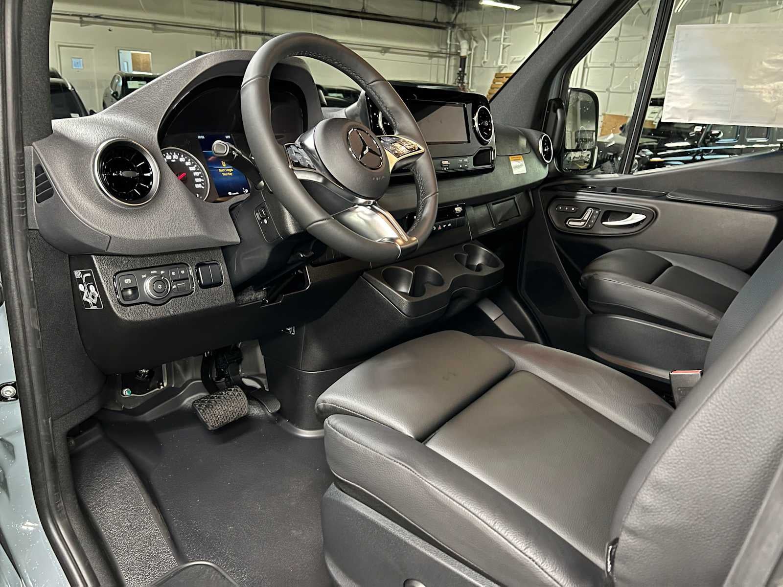 2026 Mercedes-Benz Sprinter 2500 Standard Roof I4 Diesel HO 144 AWD