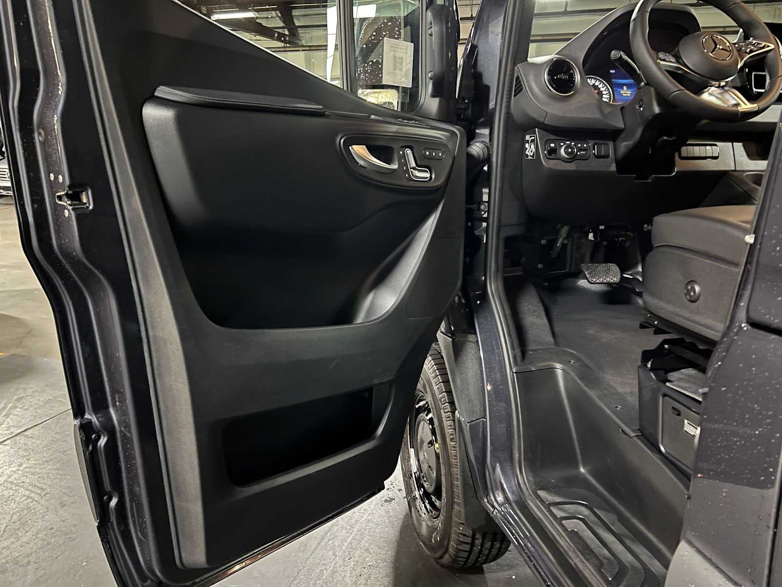 2026 Mercedes-Benz Sprinter 2500 Standard Roof I4 Diesel HO 144 AWD