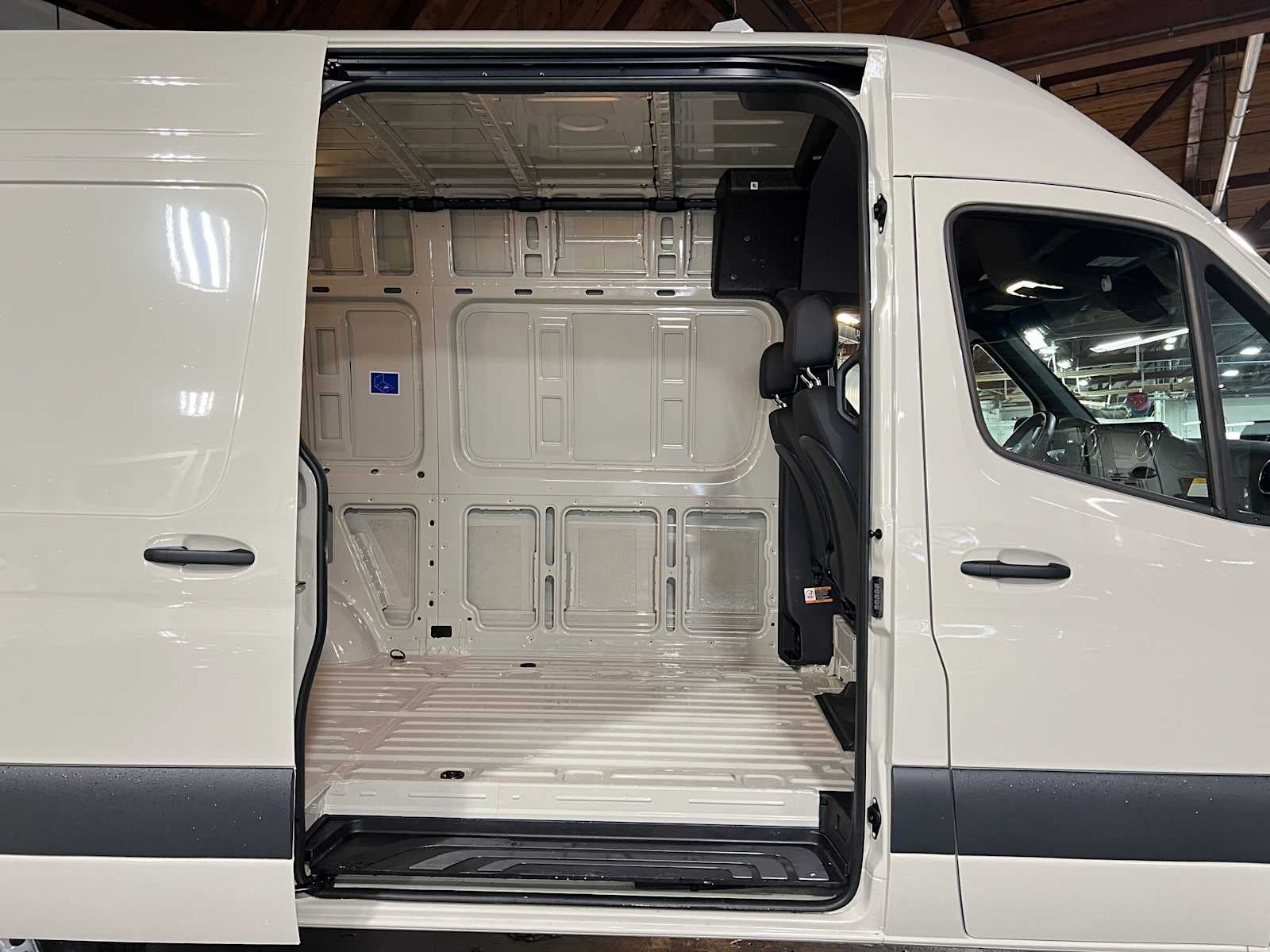 2026 Mercedes-Benz Sprinter 2500 Standard Roof I4 Diesel HO 144 AWD