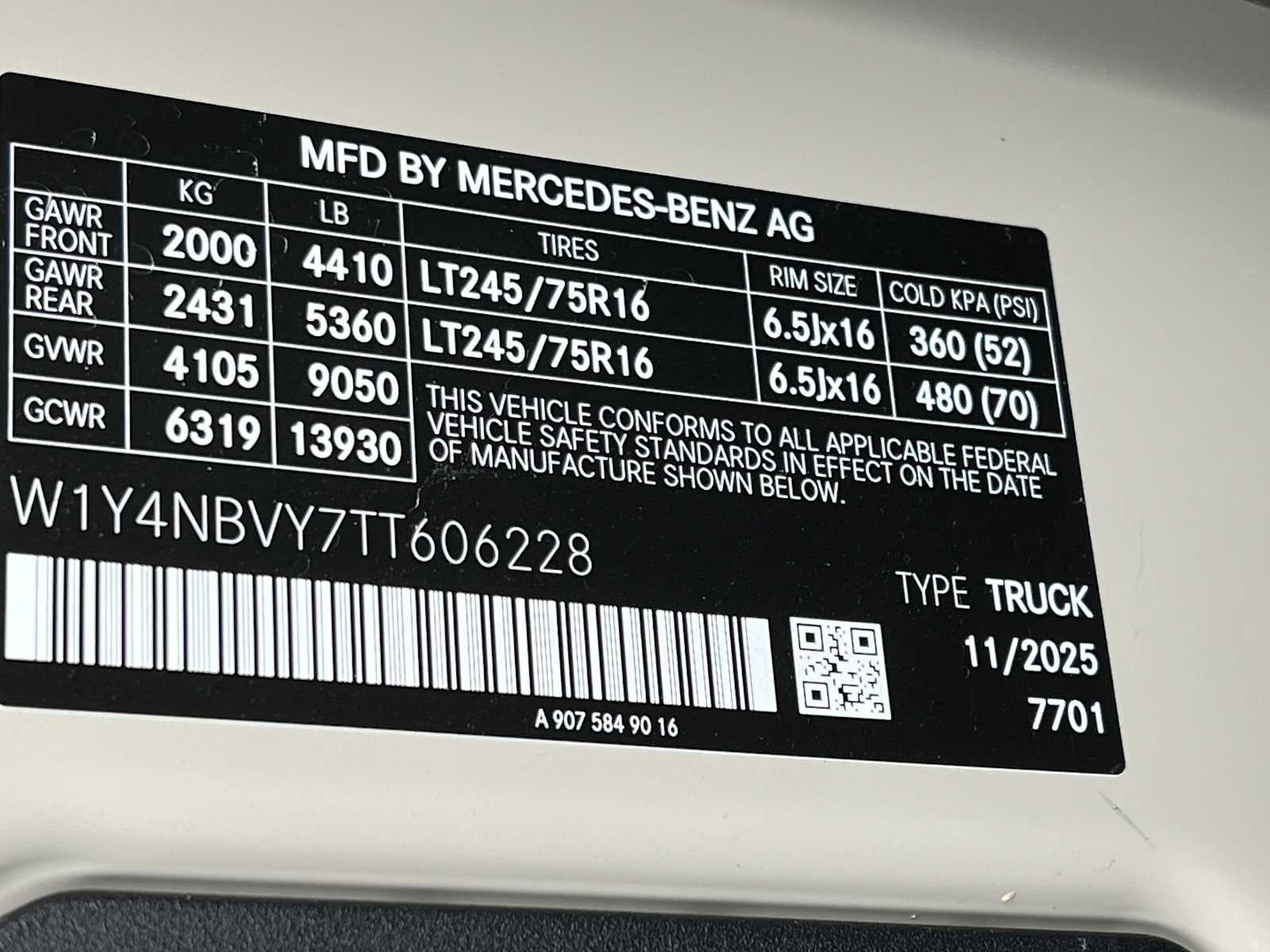 2026 Mercedes-Benz Sprinter 2500 Standard Roof I4 Diesel HO 144 AWD