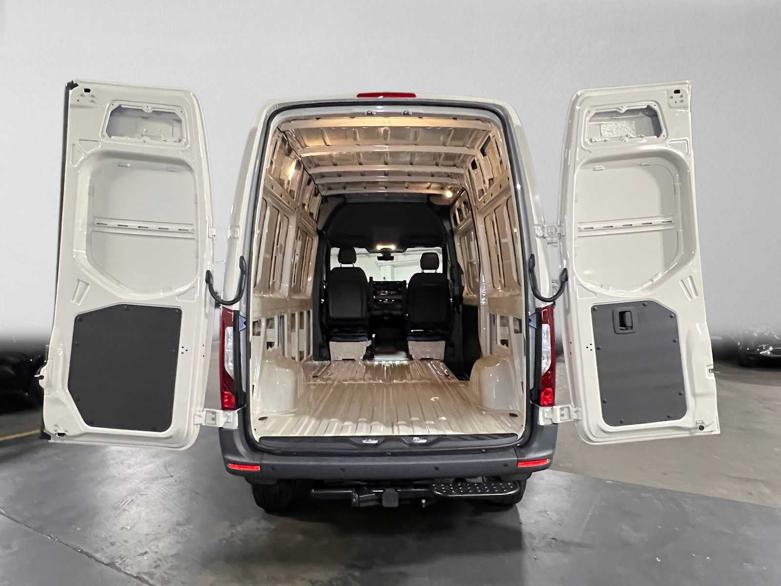 2027 Mercedes-Benz Sprinter Cargo 2500 Standard Roof I4 Diesel HO 144 AWD