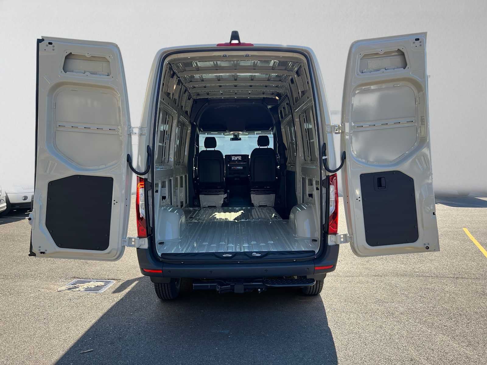 2027 Mercedes-Benz Sprinter Cargo 2500 Standard Roof I4 Diesel HO 144 AWD