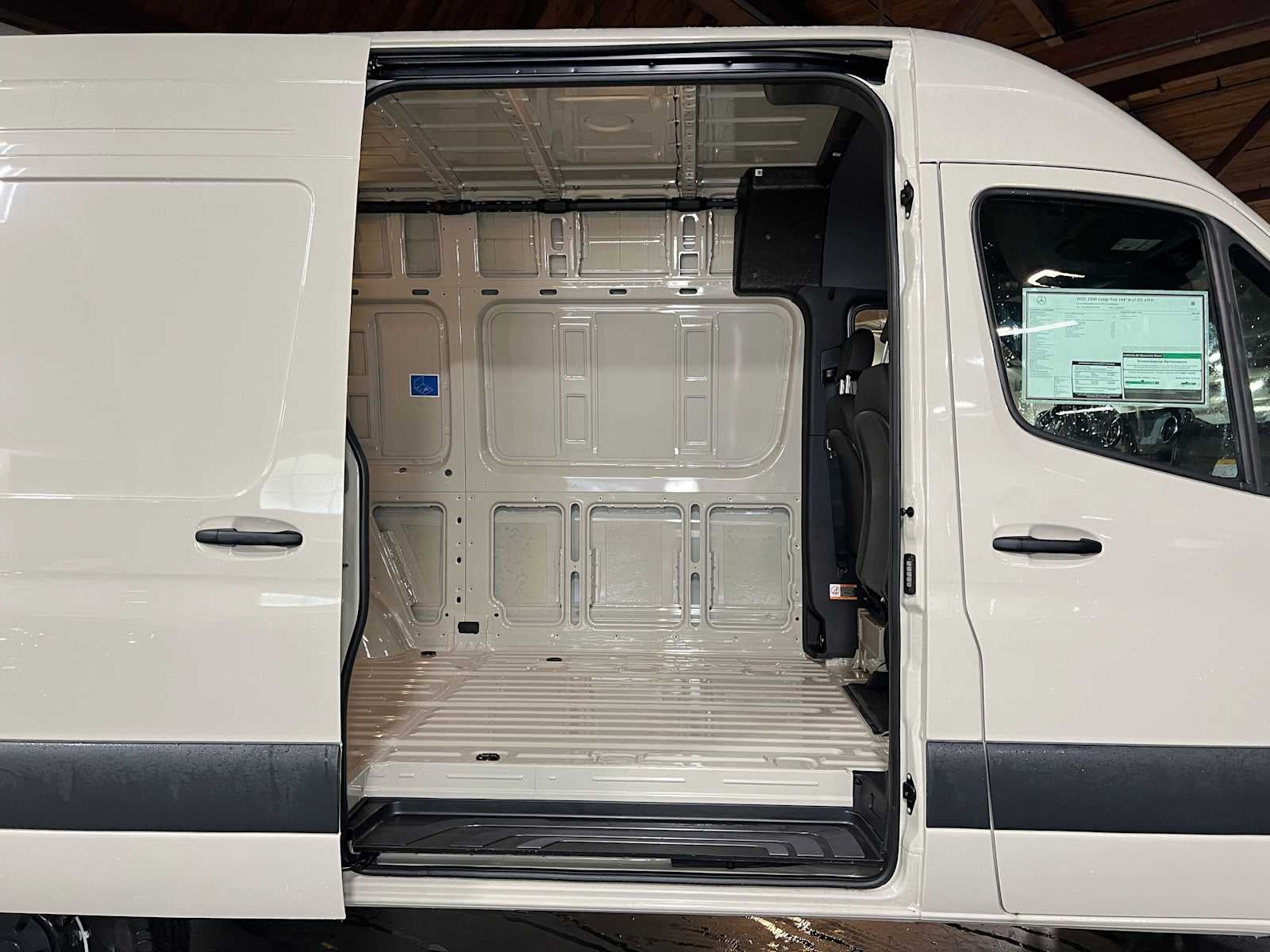 2026 Mercedes-Benz Sprinter 2500 Standard Roof I4 Diesel HO 144 AWD