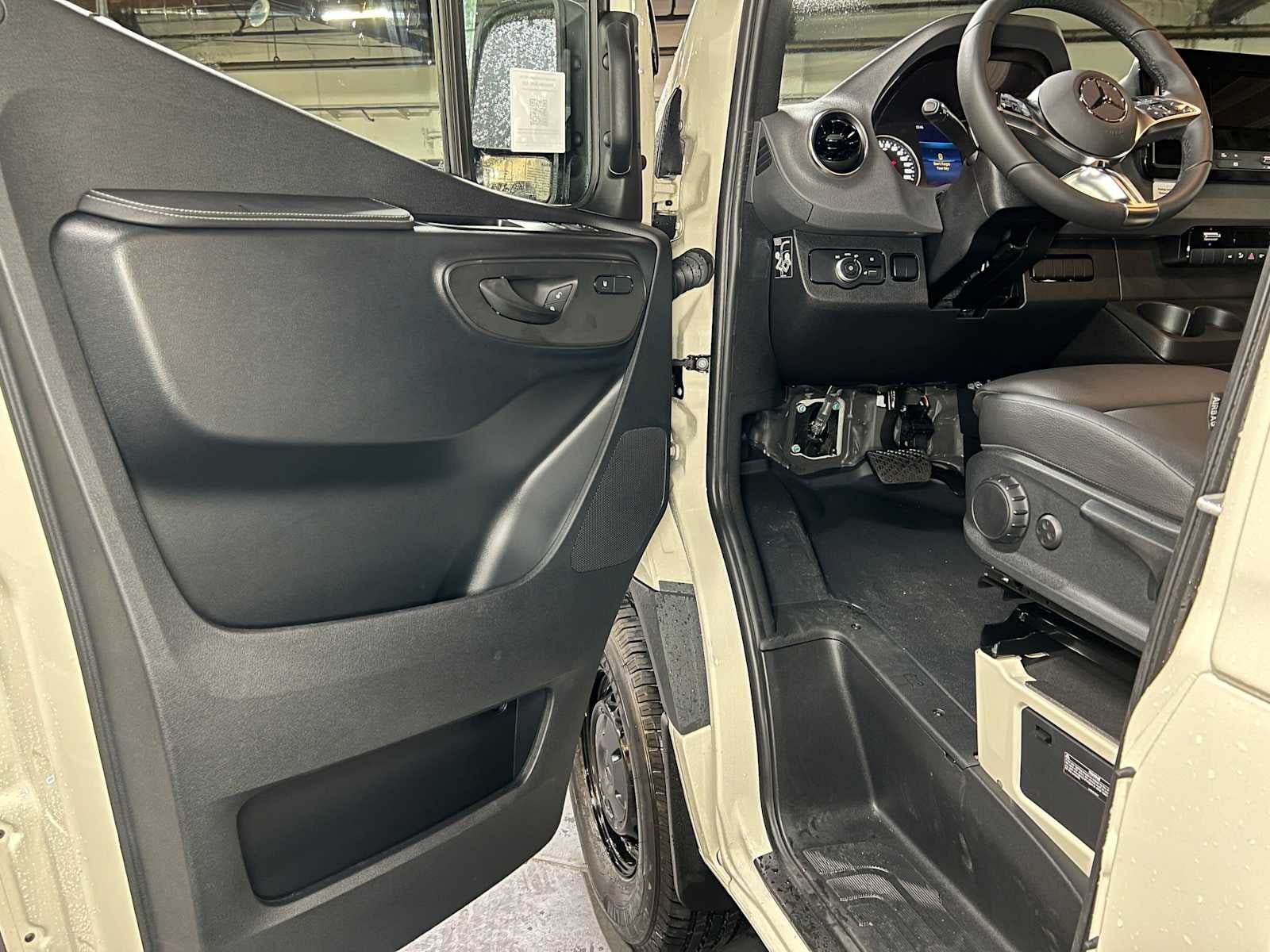 2026 Mercedes-Benz Sprinter 2500 Standard Roof I4 Diesel HO 144 AWD