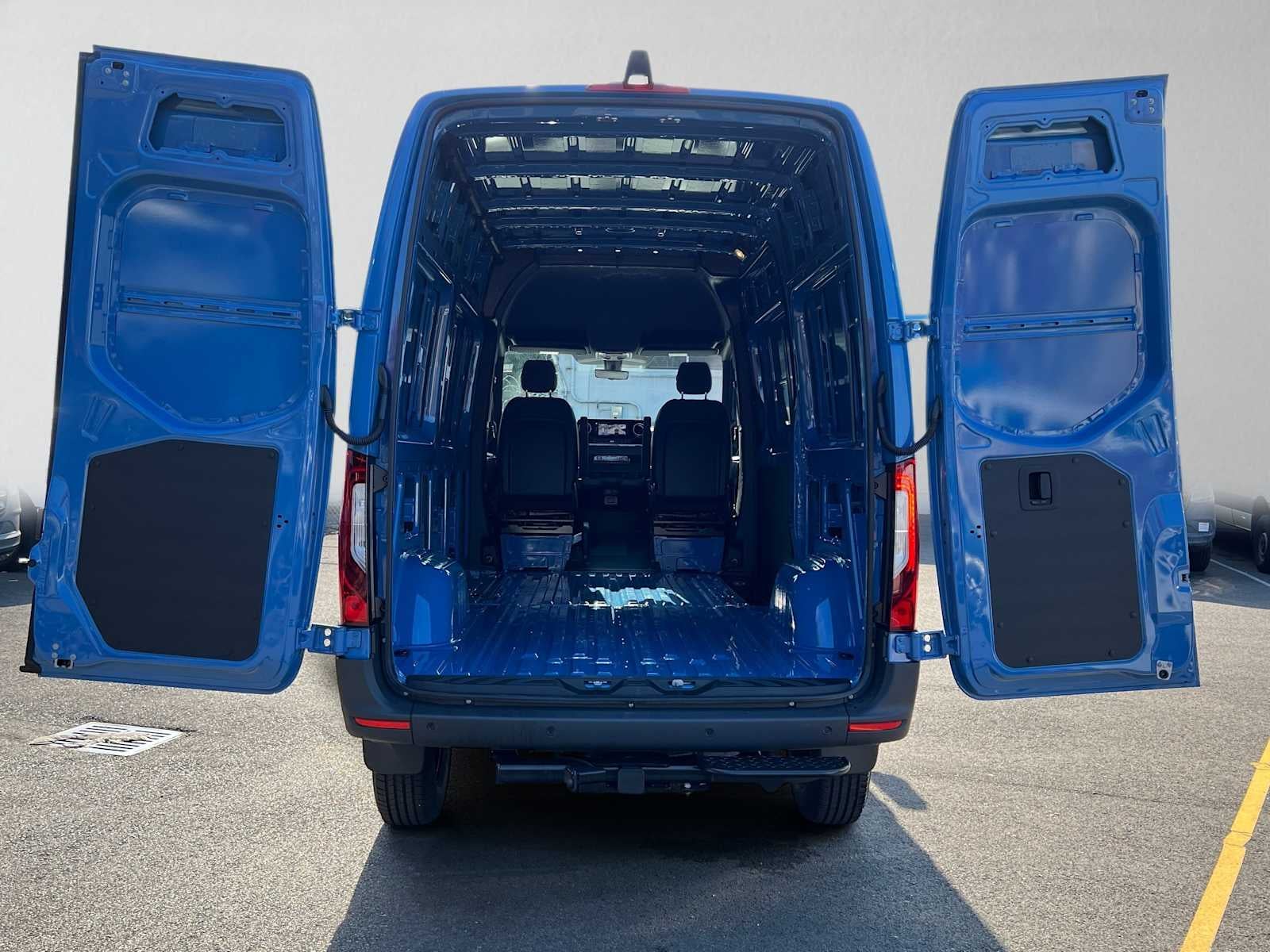 2027 Mercedes-Benz Sprinter Cargo 2500 Standard Roof I4 Diesel HO 144 AWD
