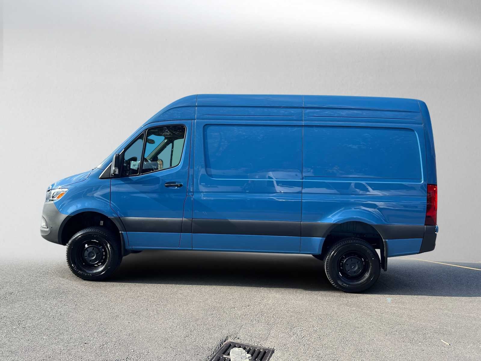 2027 Mercedes-Benz Sprinter Cargo 2500 Standard Roof I4 Diesel HO 144 AWD