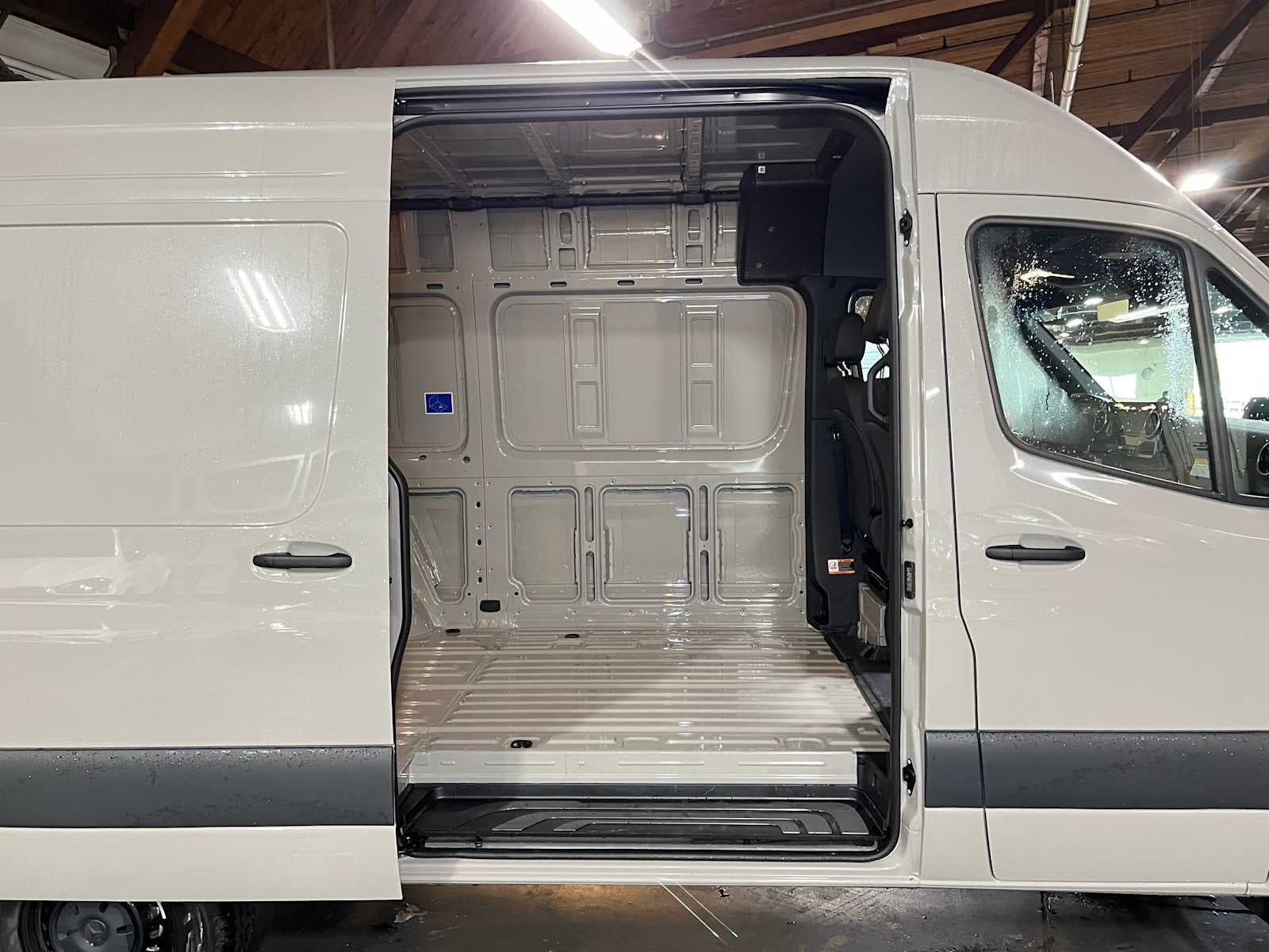 2026 Mercedes-Benz Sprinter 2500 Standard Roof I4 Diesel HO 144 AWD