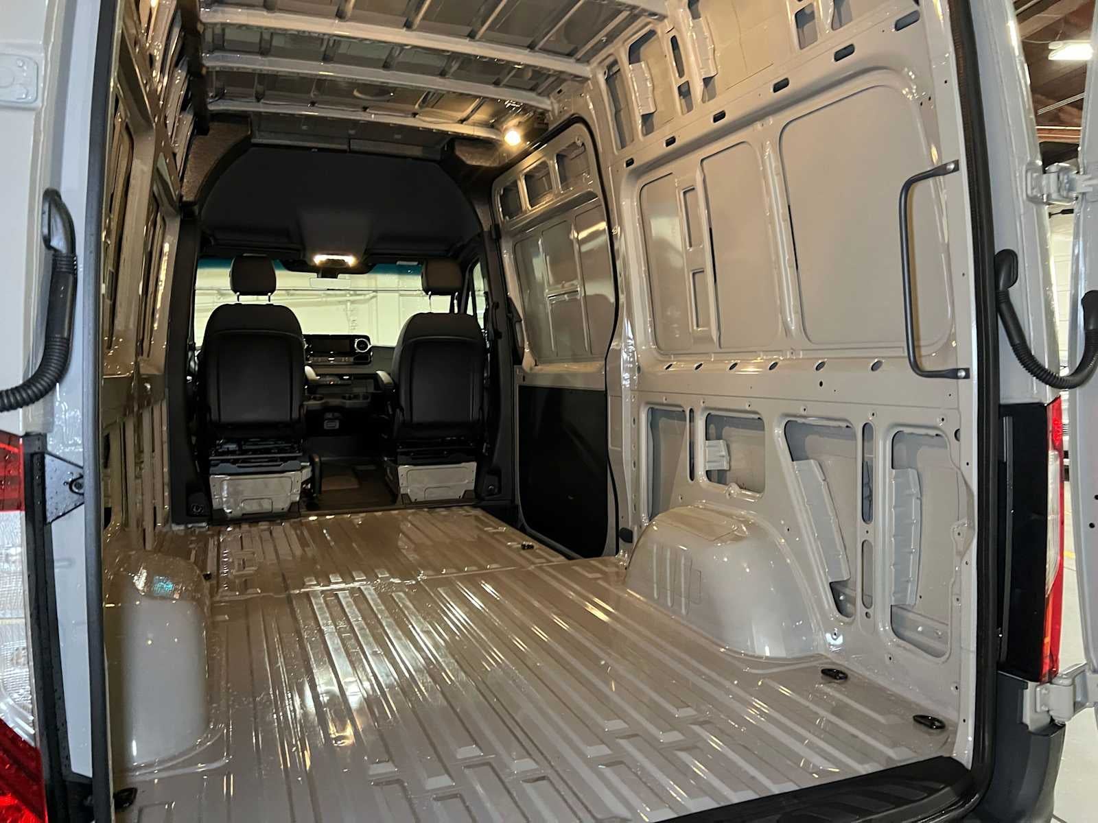 2026 Mercedes-Benz Sprinter 2500 Standard Roof I4 Diesel HO 144 AWD