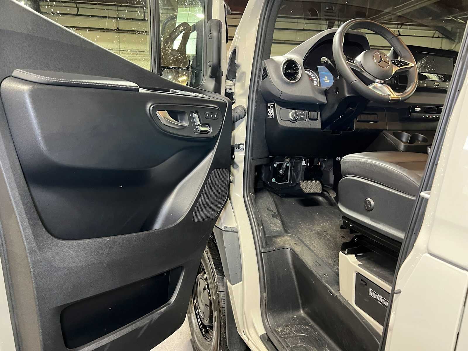 2026 Mercedes-Benz Sprinter 2500 Standard Roof I4 Diesel HO 144 AWD