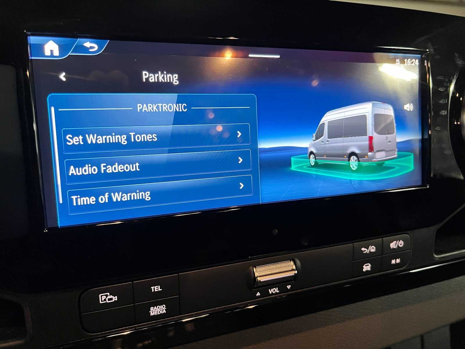 2026 Mercedes-Benz Sprinter 2500 Standard Roof I4 Diesel HO 144 AWD