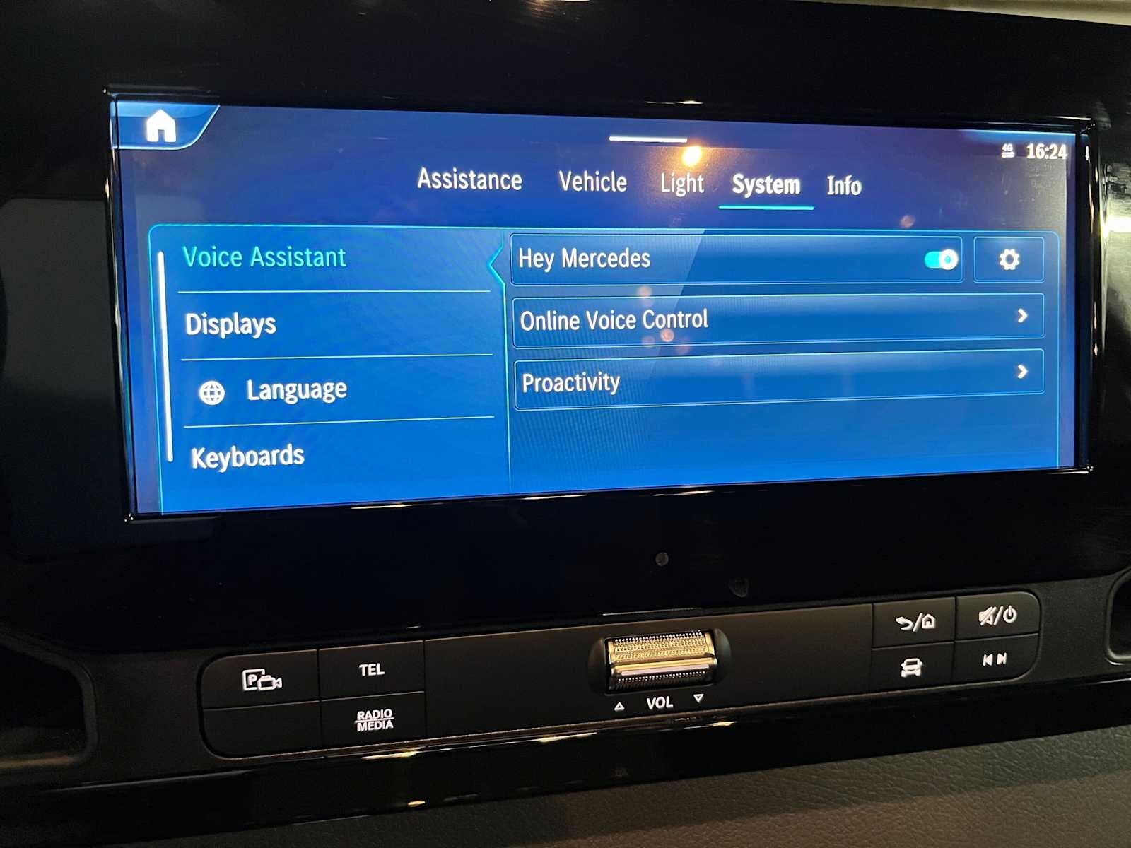 2026 Mercedes-Benz Sprinter 2500 Standard Roof I4 Diesel HO 144 AWD