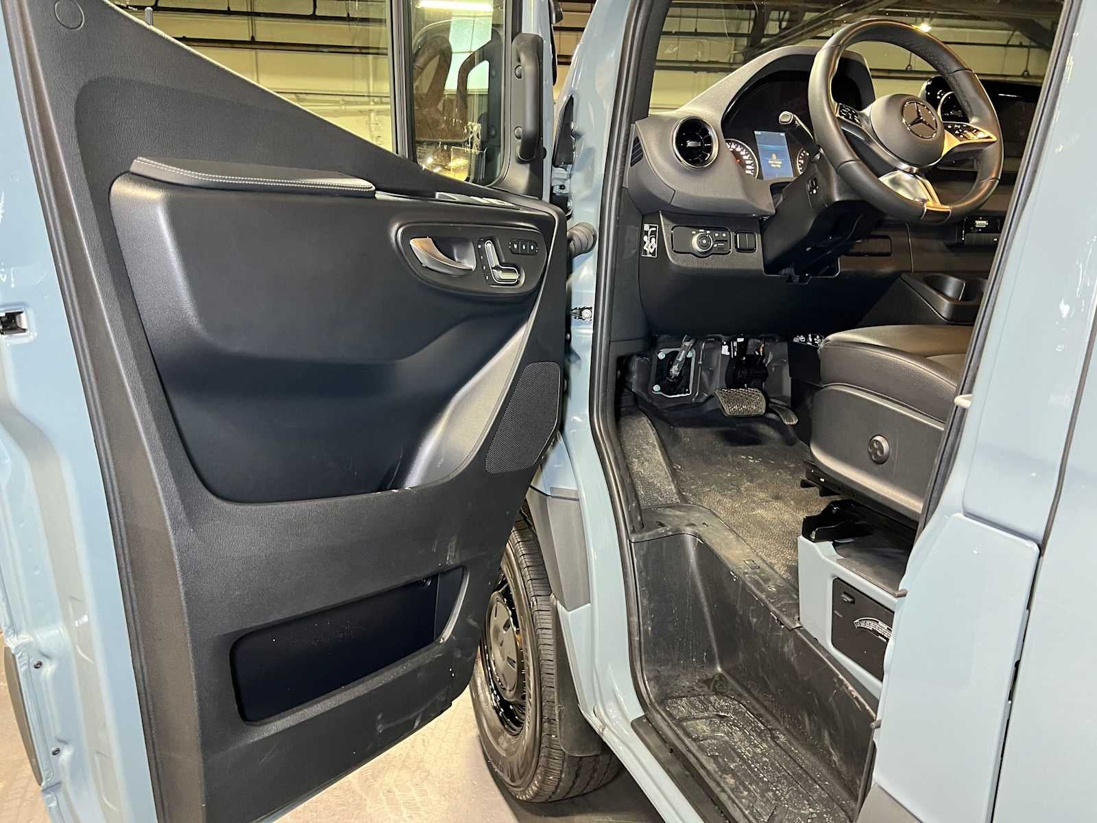 2026 Mercedes-Benz Sprinter 2500 Standard Roof I4 Diesel HO 144 AWD