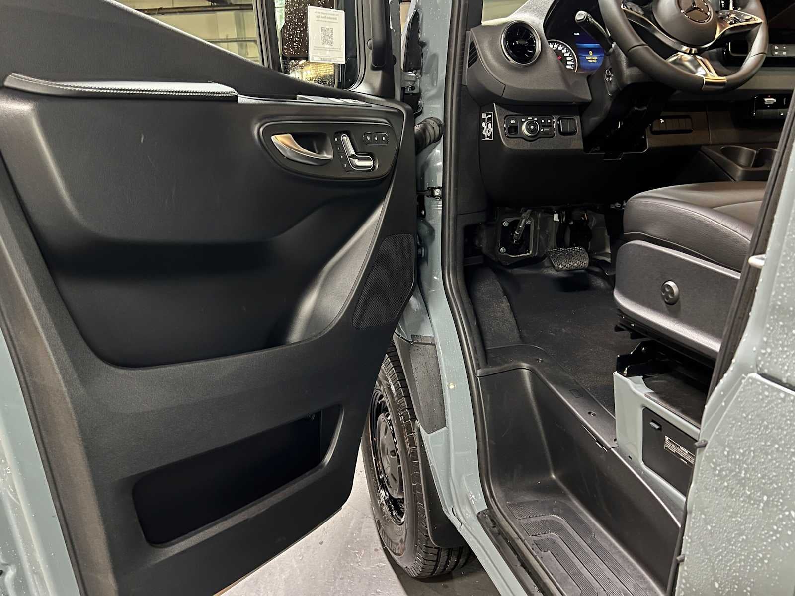 2026 Mercedes-Benz Sprinter 2500 Standard Roof I4 Diesel HO 144 AWD