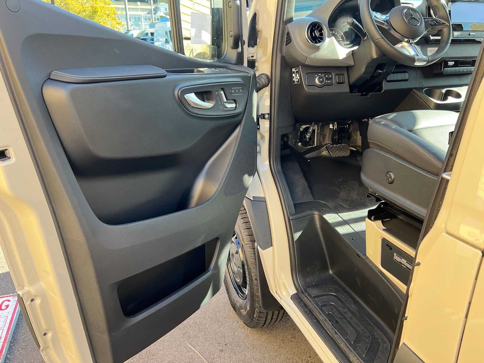 2027 Mercedes-Benz Sprinter Cargo 2500 Standard Roof I4 Diesel HO 144 AWD