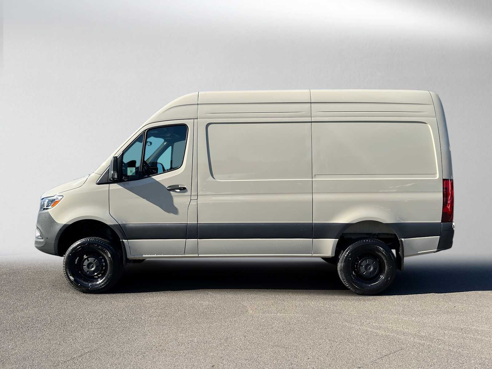 2027 Mercedes-Benz Sprinter Cargo 2500 Standard Roof I4 Diesel HO 144 AWD