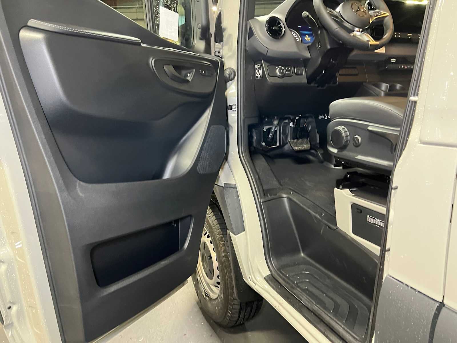 2027 Mercedes-Benz Sprinter Cargo 2500 Standard Roof I4 Diesel HO 144 AWD