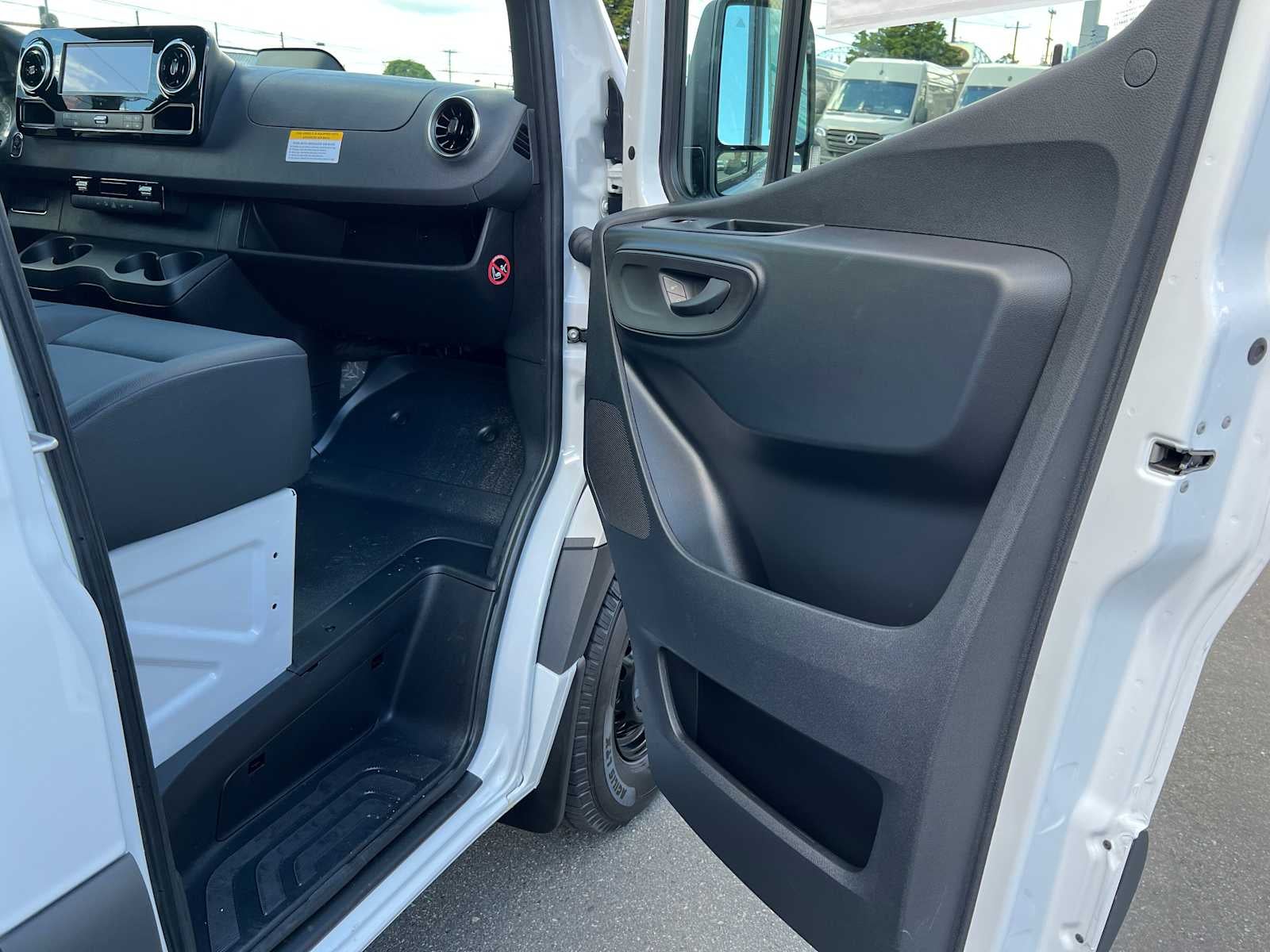 2026 Mercedes-Benz Sprinter 2500 High Roof I4 Diesel HO 170 RWD