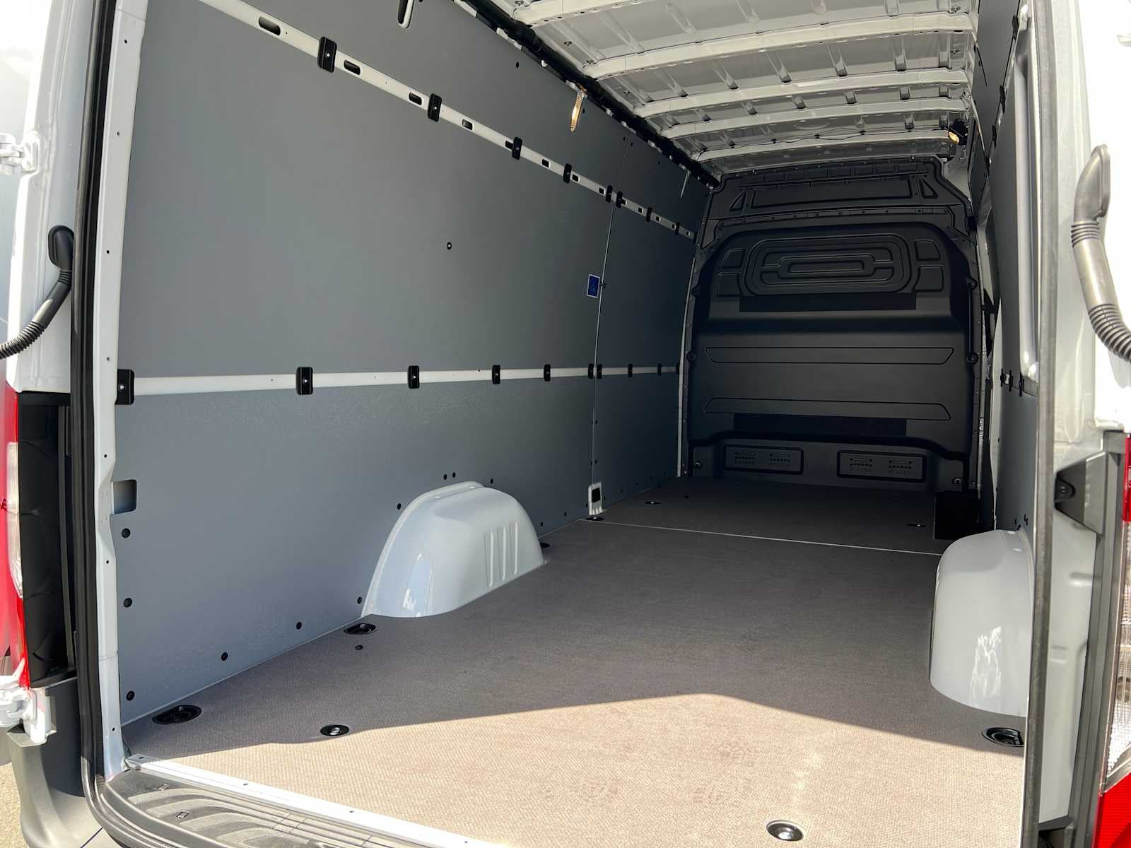 2026 Mercedes-Benz Sprinter 2500 High Roof I4 Diesel HO 170 RWD