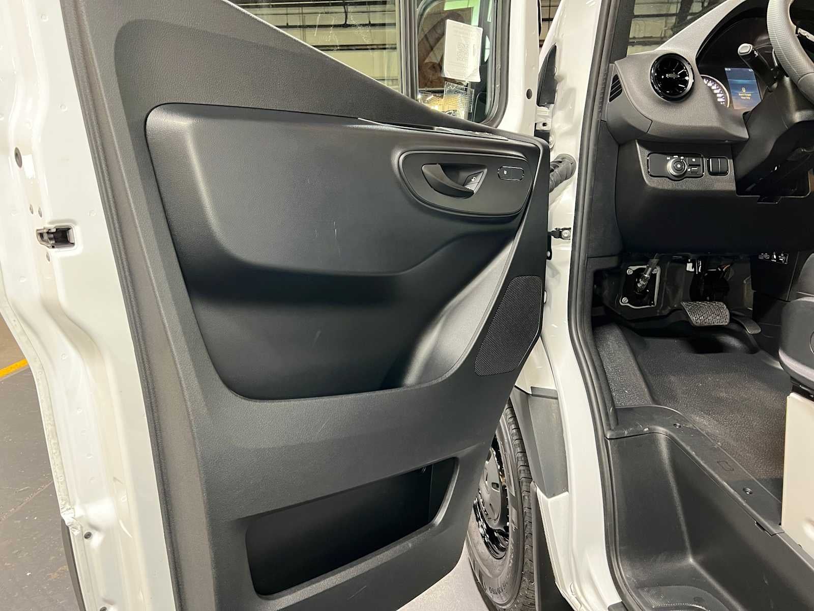 2025 Mercedes-Benz Sprinter Cargo Van 2500 High Roof I4 Diesel HO 170 RWD